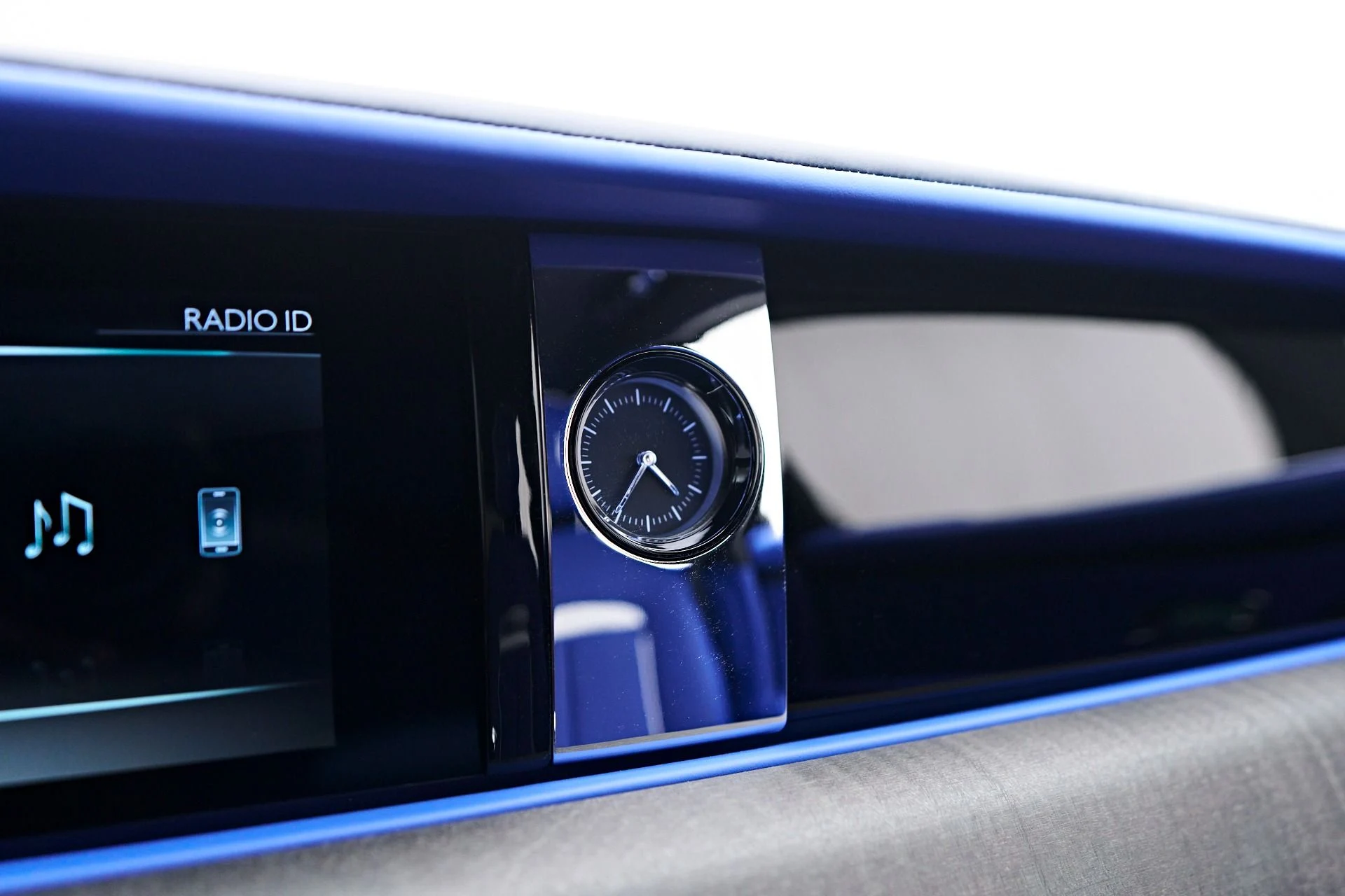 mph082_2408461021_Used_2024_Rolls_Royce_Ghost_Base_1757190875_0811b20b58