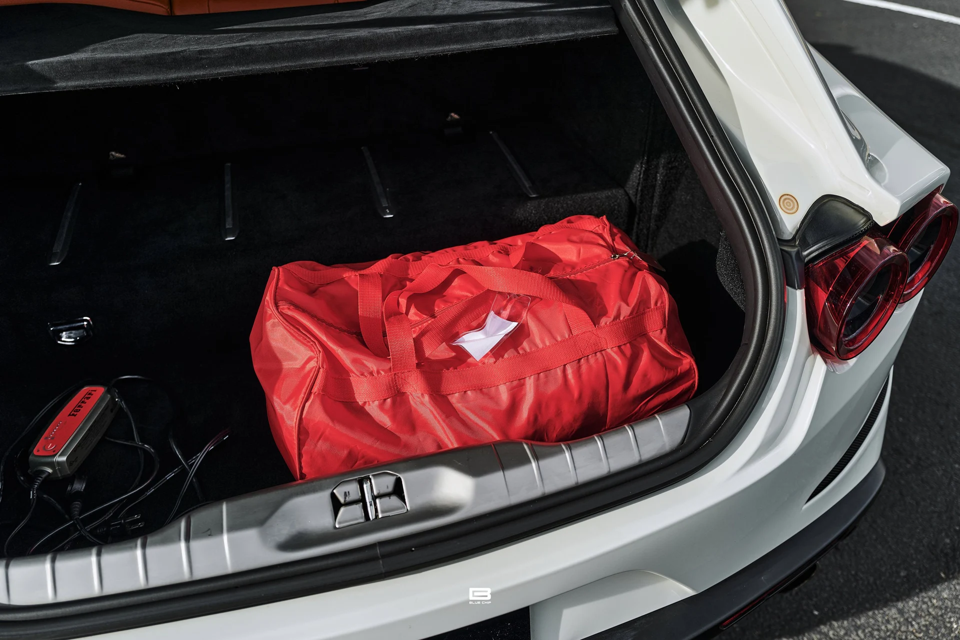 mph082_2506752246_69e2a4c63647f4f43c189c7e_L1220482_76b7454457