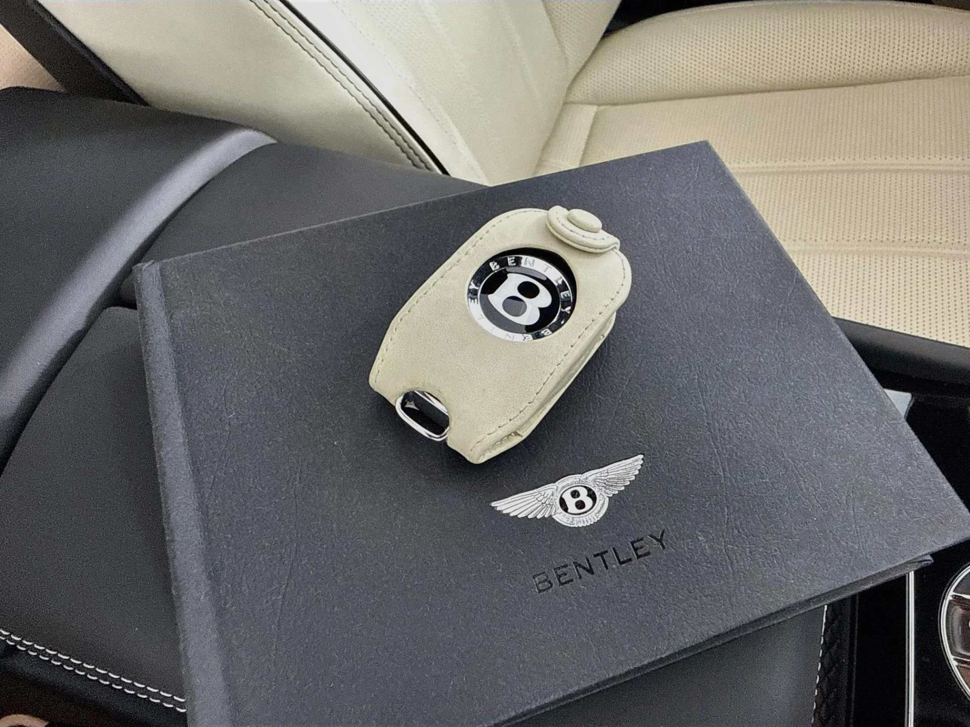 mph082_2652161994_Used_2023_Bentley_Bentayga_S_V8_1791232647_c30dfef2c3
