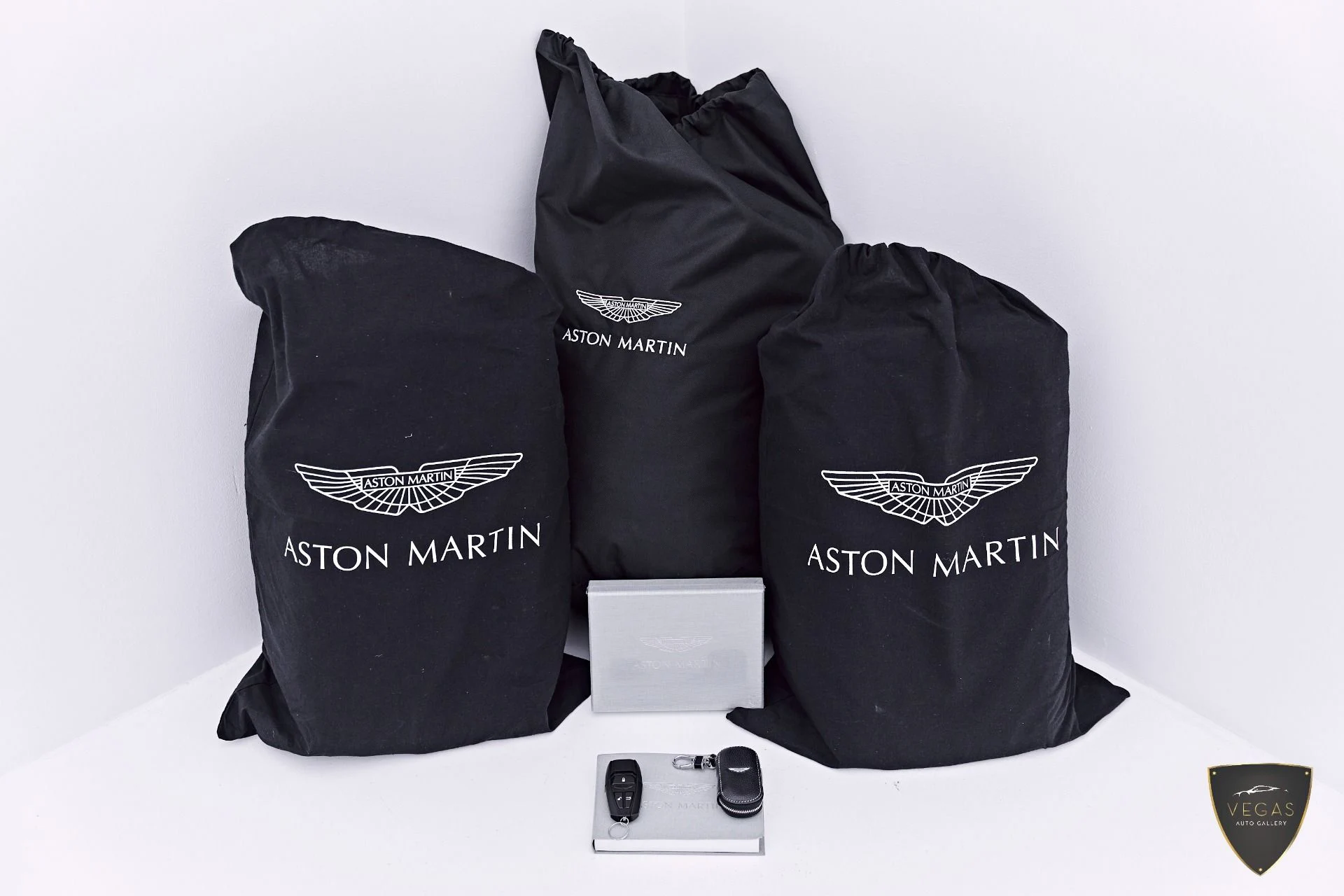 mph082_2721004924_Used_2021_Aston_Martin_DBS_Superleggera_1785181632_f1c3dee4e7