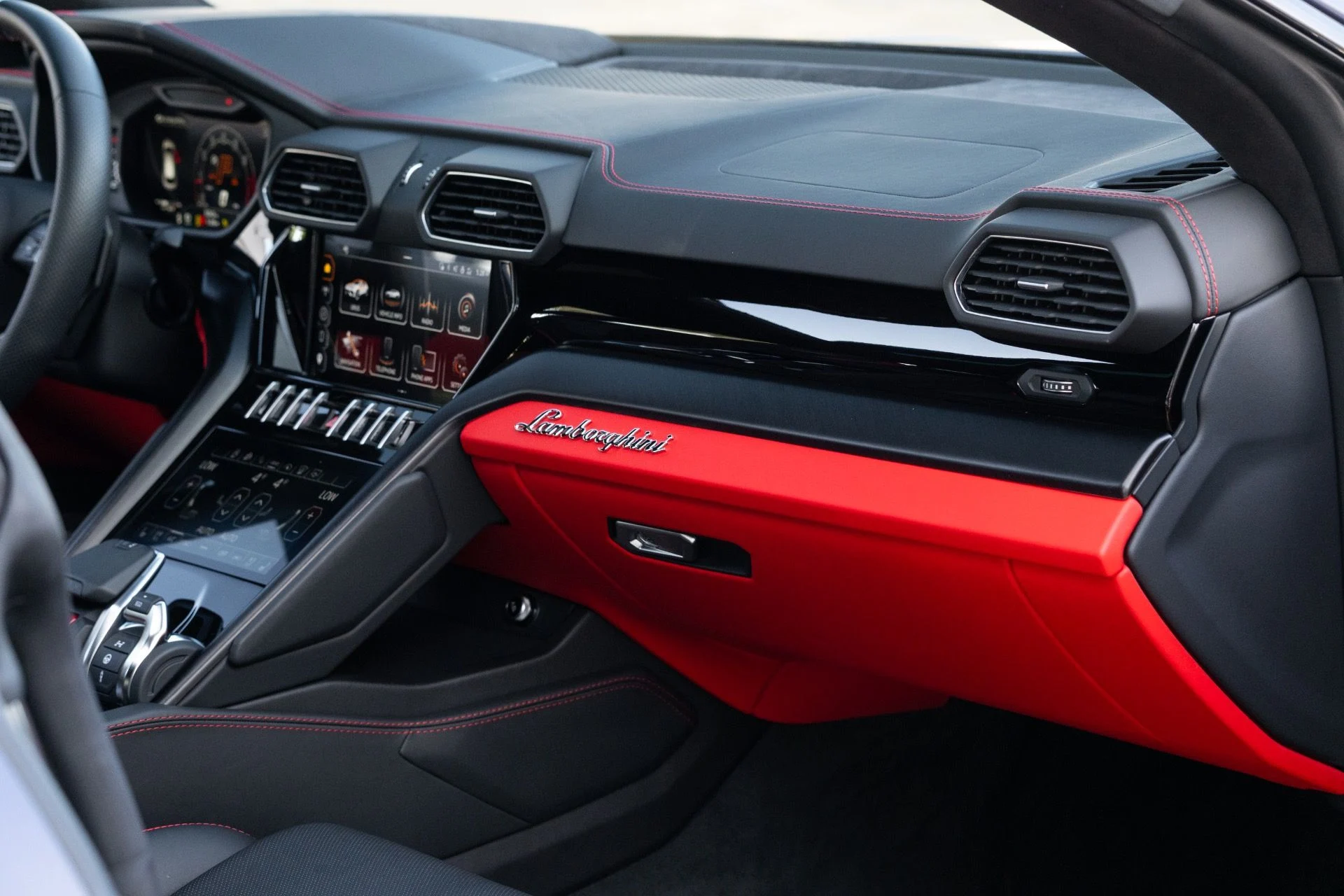 mph082_2752898333_Used_2024_Lamborghini_Urus_S_1781216022_26ea9e5b6f