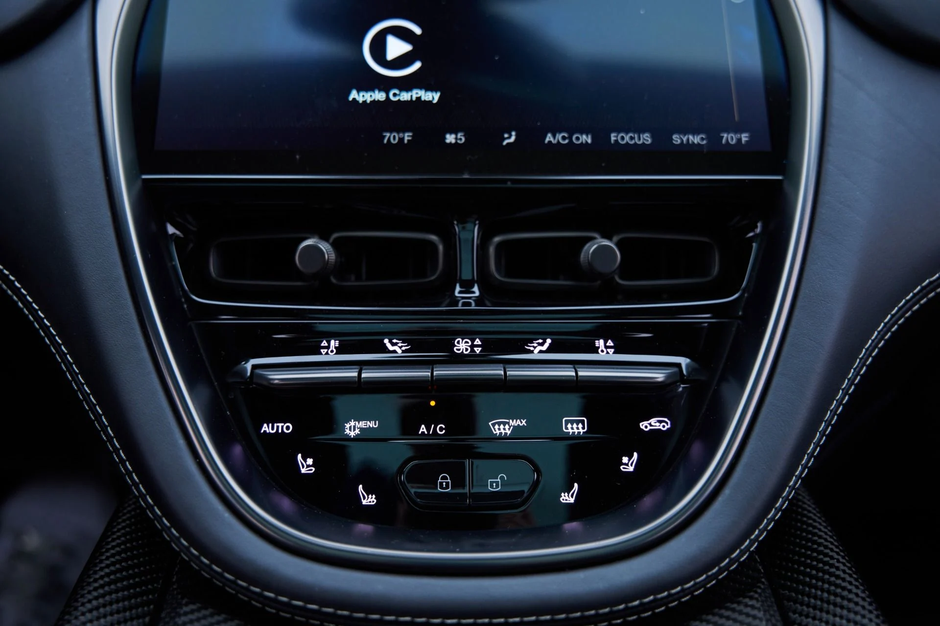 mph082_2786525959_Used_2024_Aston_Martin_DBX_707_1793218303_4983351f6d