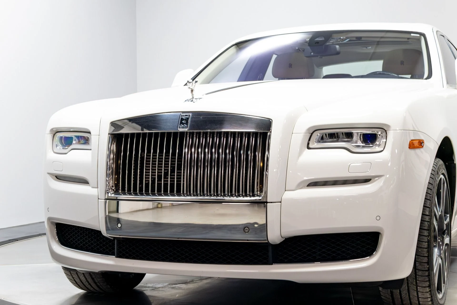 mph082_2829309421_Used_2017_Rolls_Royce_Ghost_1774888920_9f08ede38e