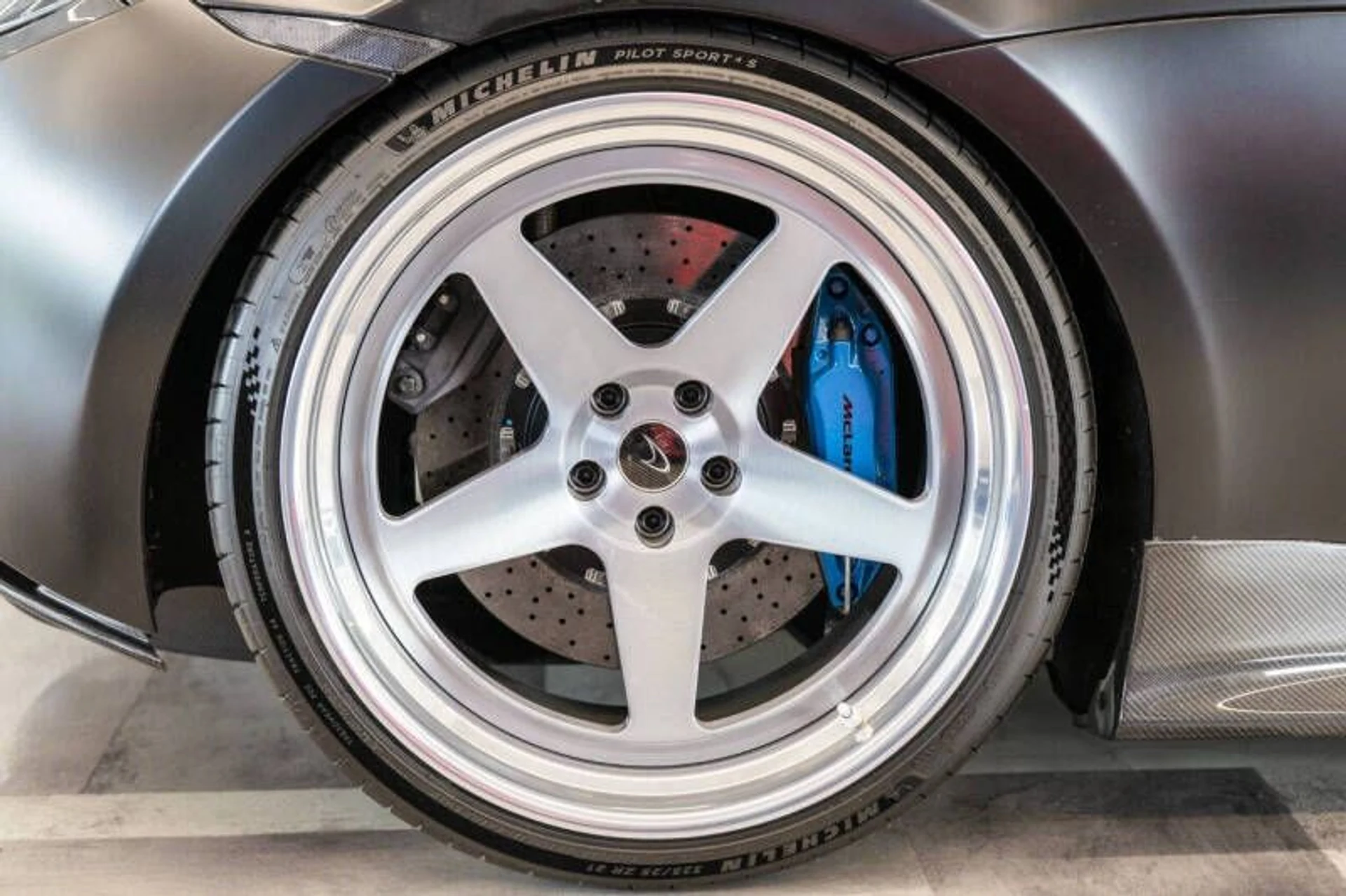 mph082_2927253328_2017_mclaren_570gt_base_2dr_coupe_8987142add