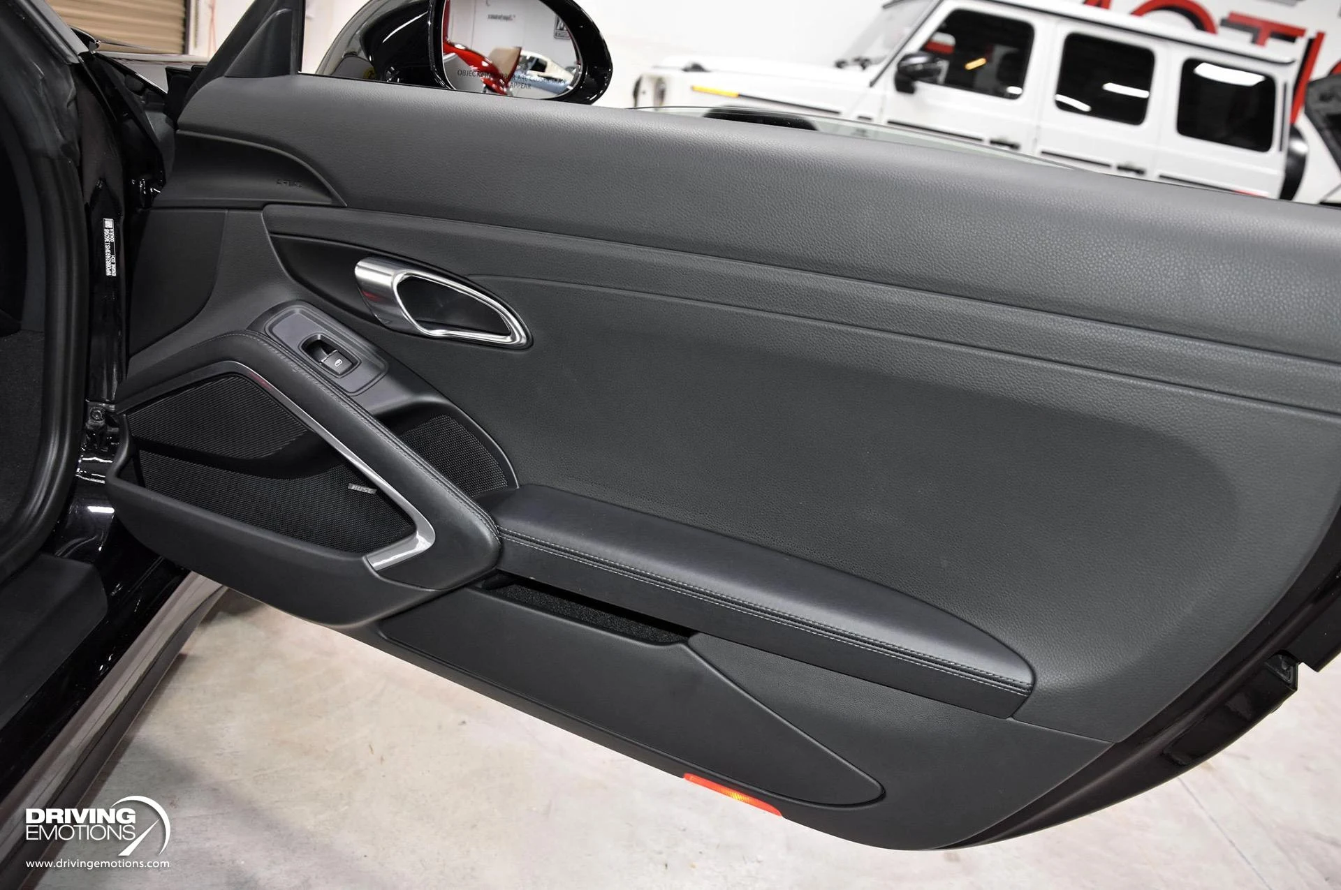 mph082_3097070752_868_p83_l_378e01efda