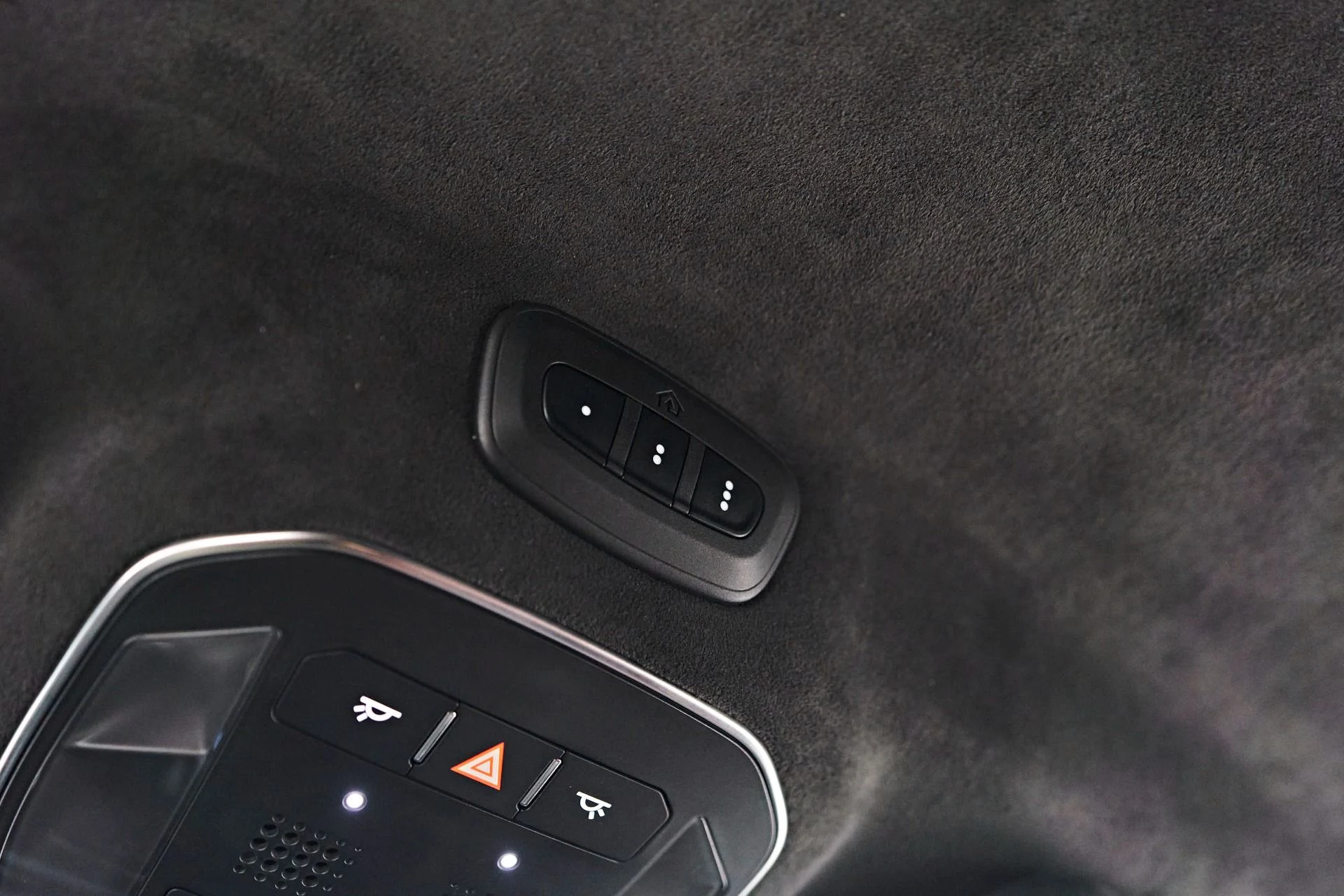 mph082_3147971113_Used_2023_Maserati_MC_20_Base_1721243405_0b1146e206