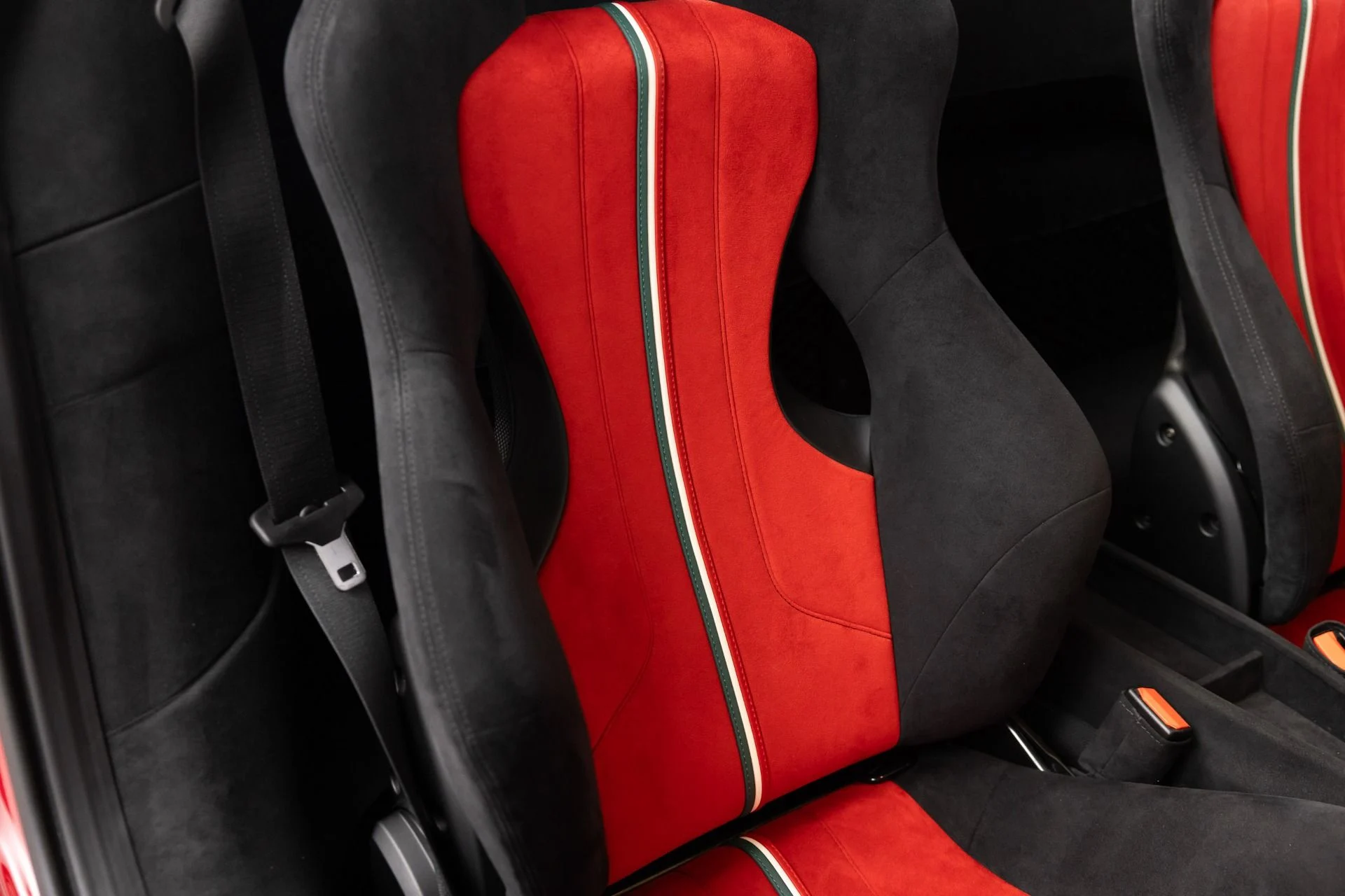 mph082_3180618366_Used_2020_Ferrari_488_Pista_Spider_1786715876_f7f3d24633