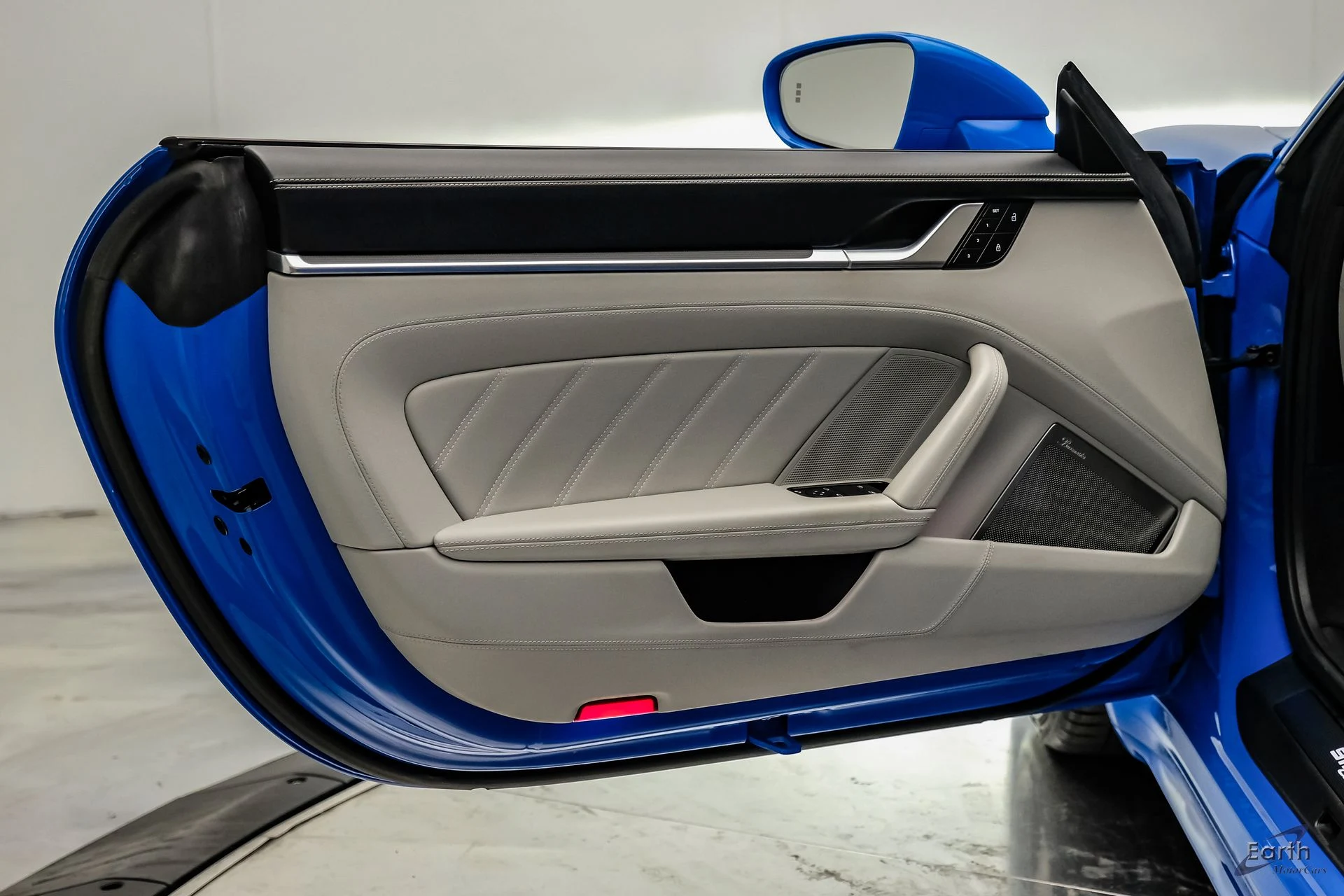 mph082_3320112052_8bce55d8224c30e3ada240da62925bc8x_775efebb67