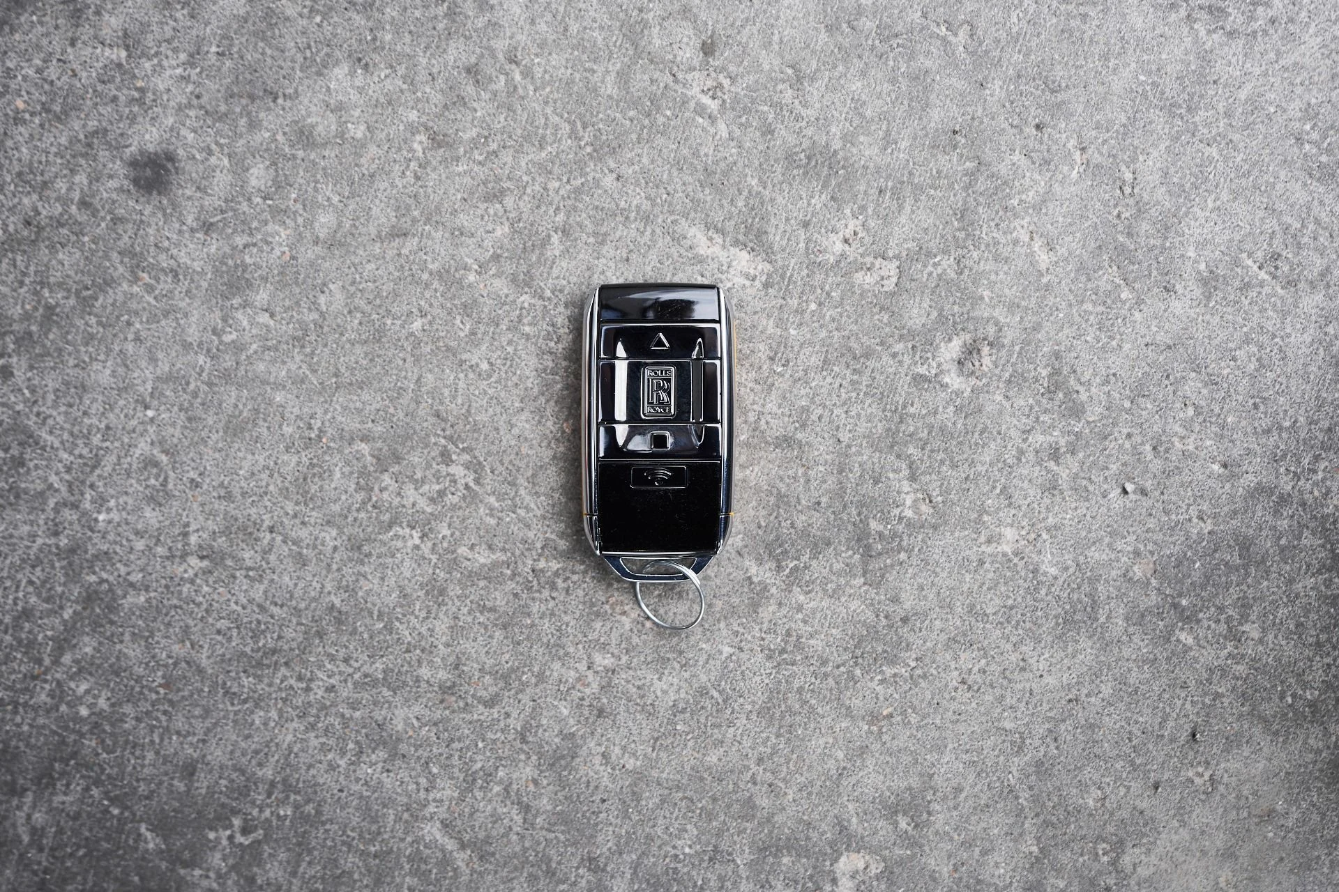 mph082_3347282383_Used_2025_Rolls_Royce_Ghost_Black_Badge_1763167893_ef48c63d5f