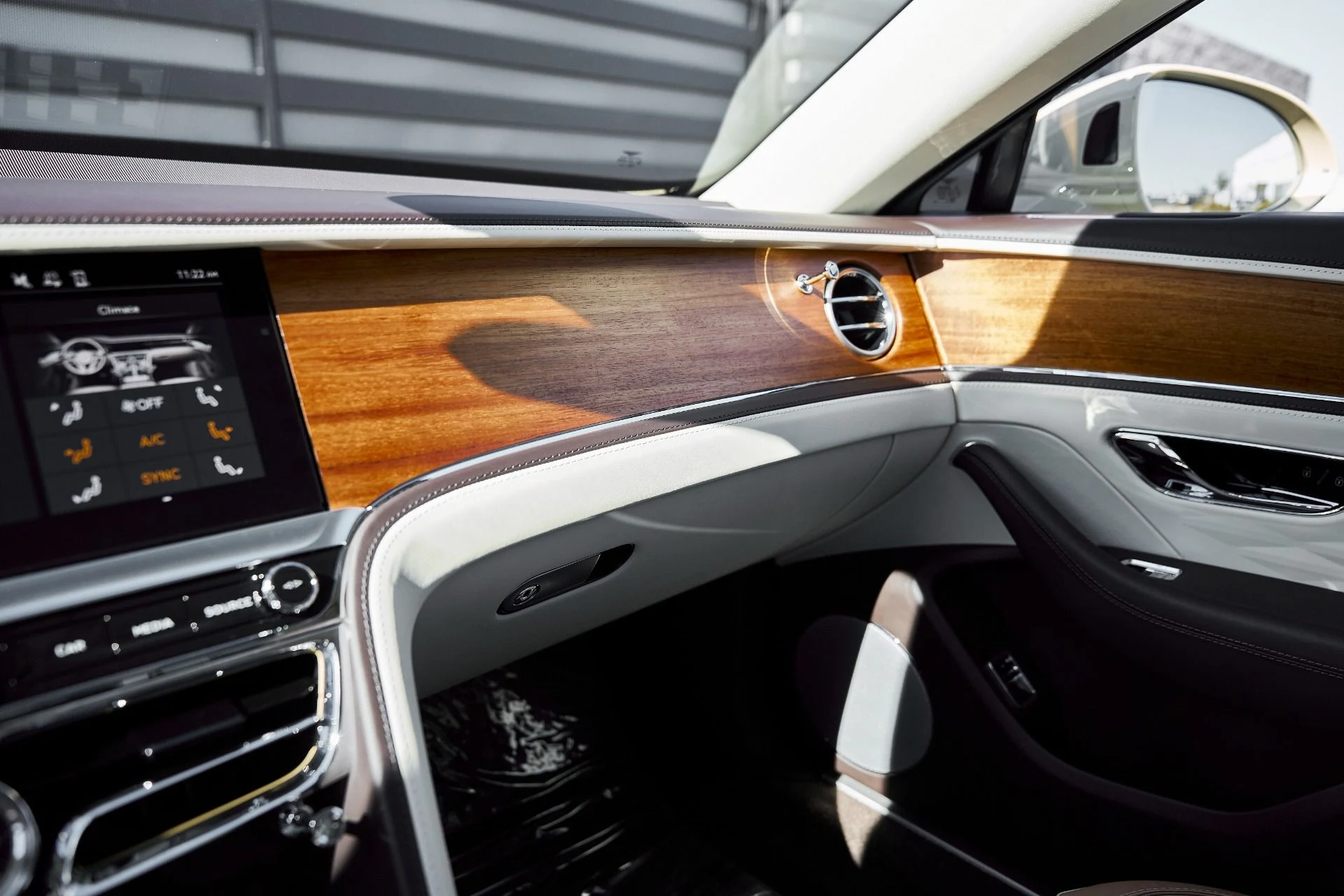 mph082_39080665_Used_2023_Bentley_Flying_Spur_Hybrid_Odyssean_Edition_1770692561_be897356e9