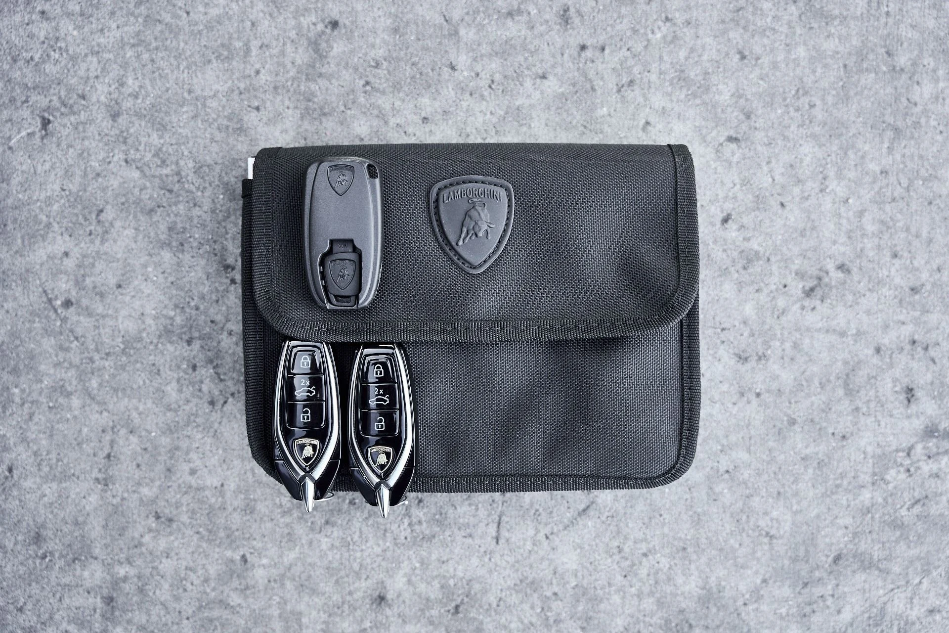 mph082_3913958339_Used_2025_Lamborghini_Urus_SE_1767720943_6acb5d220e