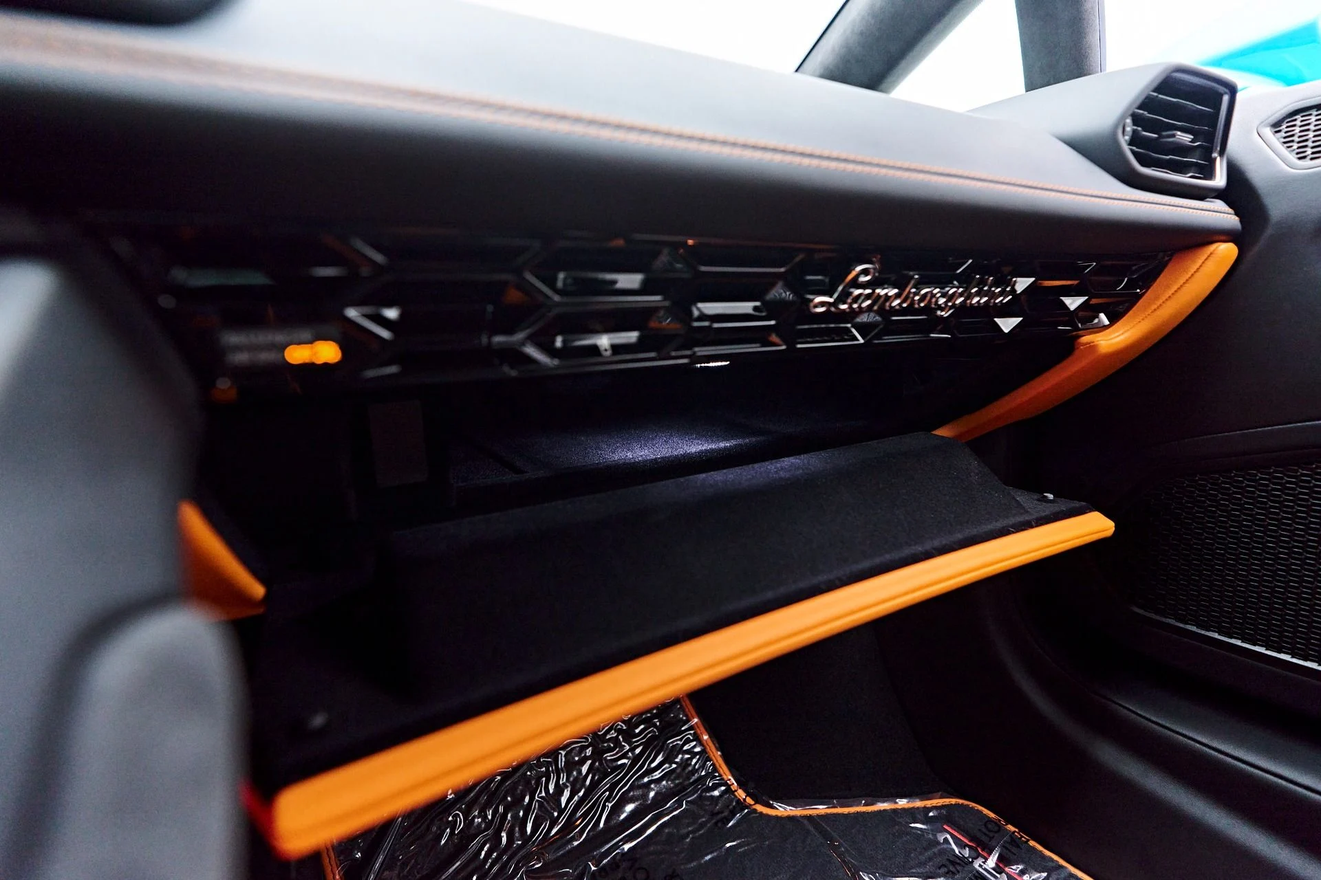 mph082_4011329331_Used_2022_Lamborghini_Huracan_EVO_Base_1755812444_59ce5e725e