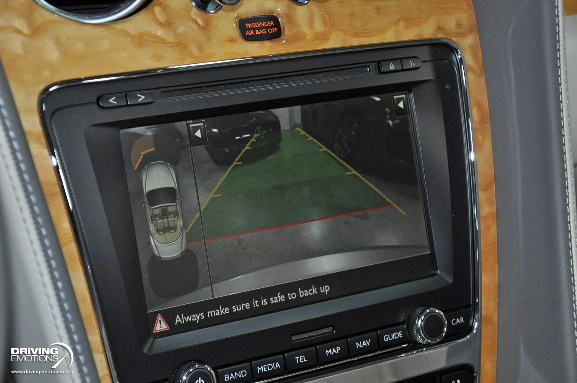 mph082_4040905794_886_p83_l_0088a58066