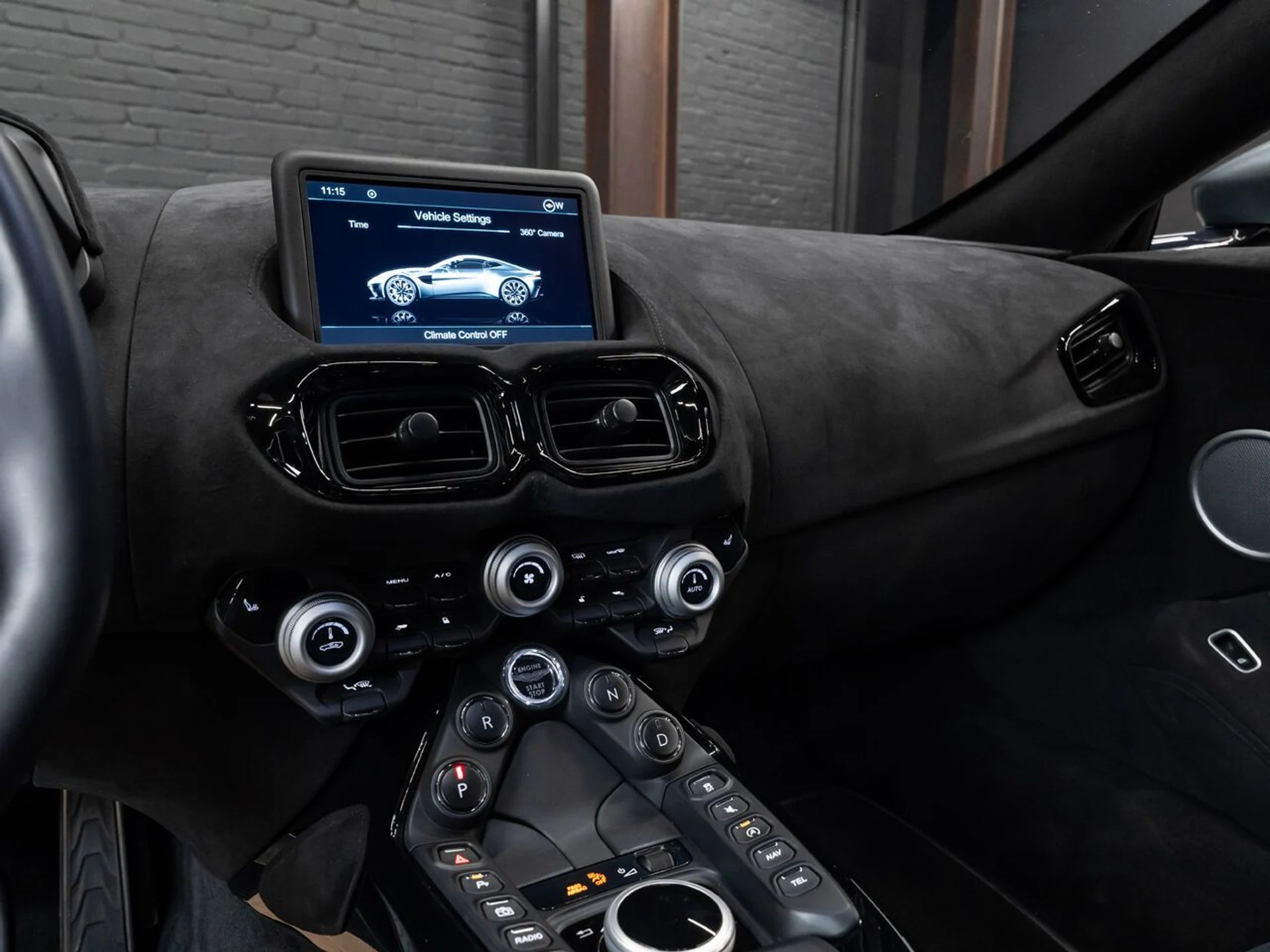 mph082_4042902189_aston_martin_vantage_2020_5db1f14289