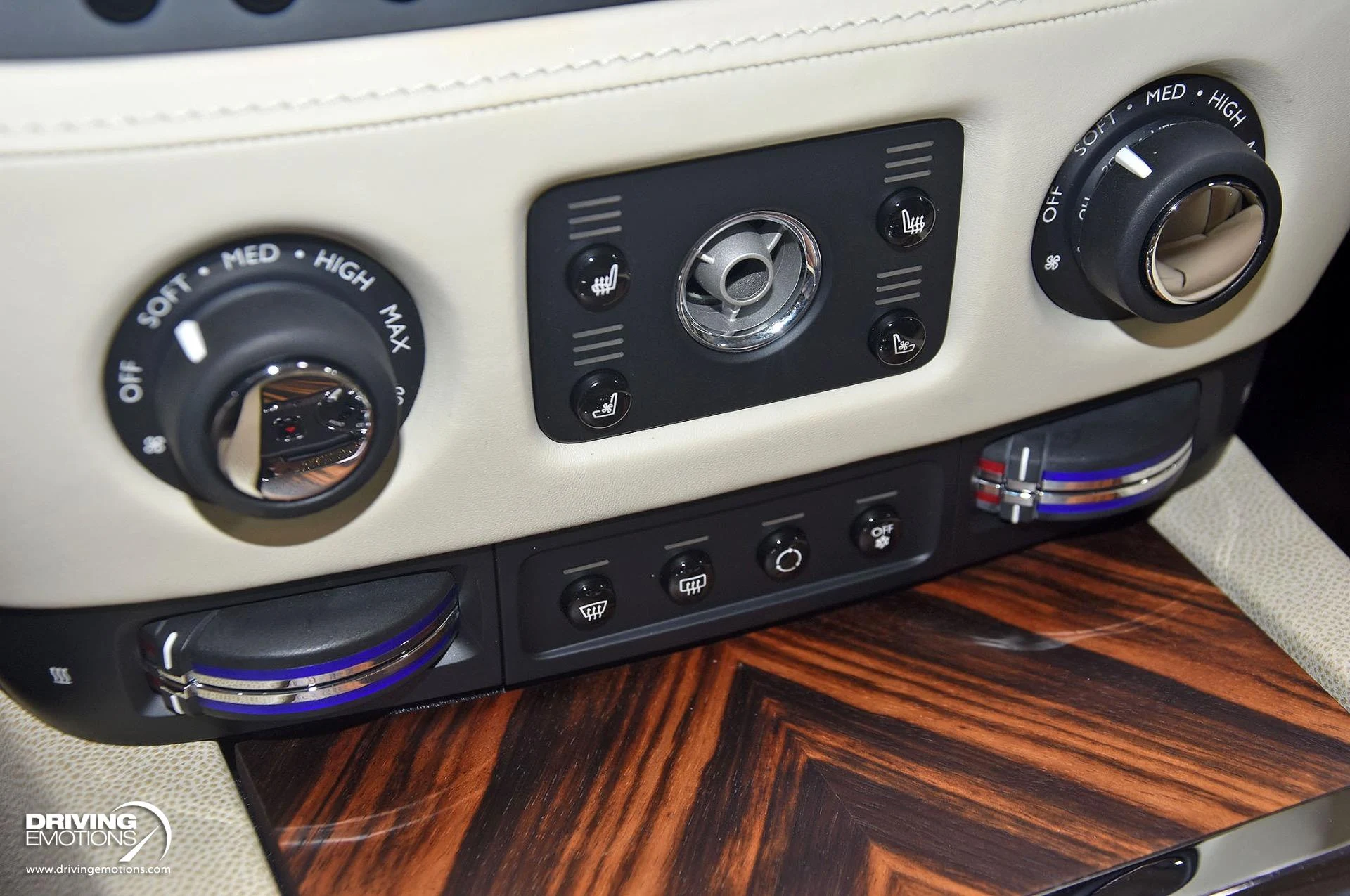 mph082_4152883699_883_p83_l_94184ad3d0