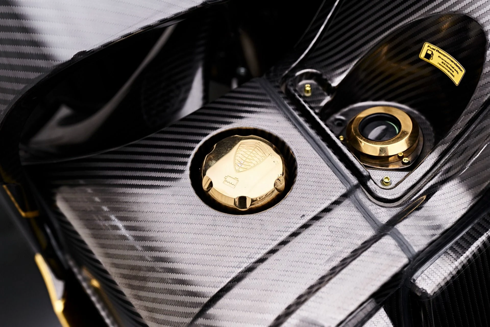 mph082_509122333_Used_2020_Koenigsegg_Regera_CMP_1692842856_a3a3683e18