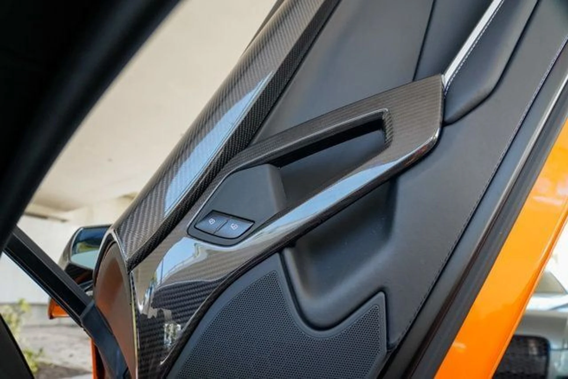 mph082_514481074_used_2018_lamborghini_aventador_sroadster_14354_22897283_83_640_14a1c32125