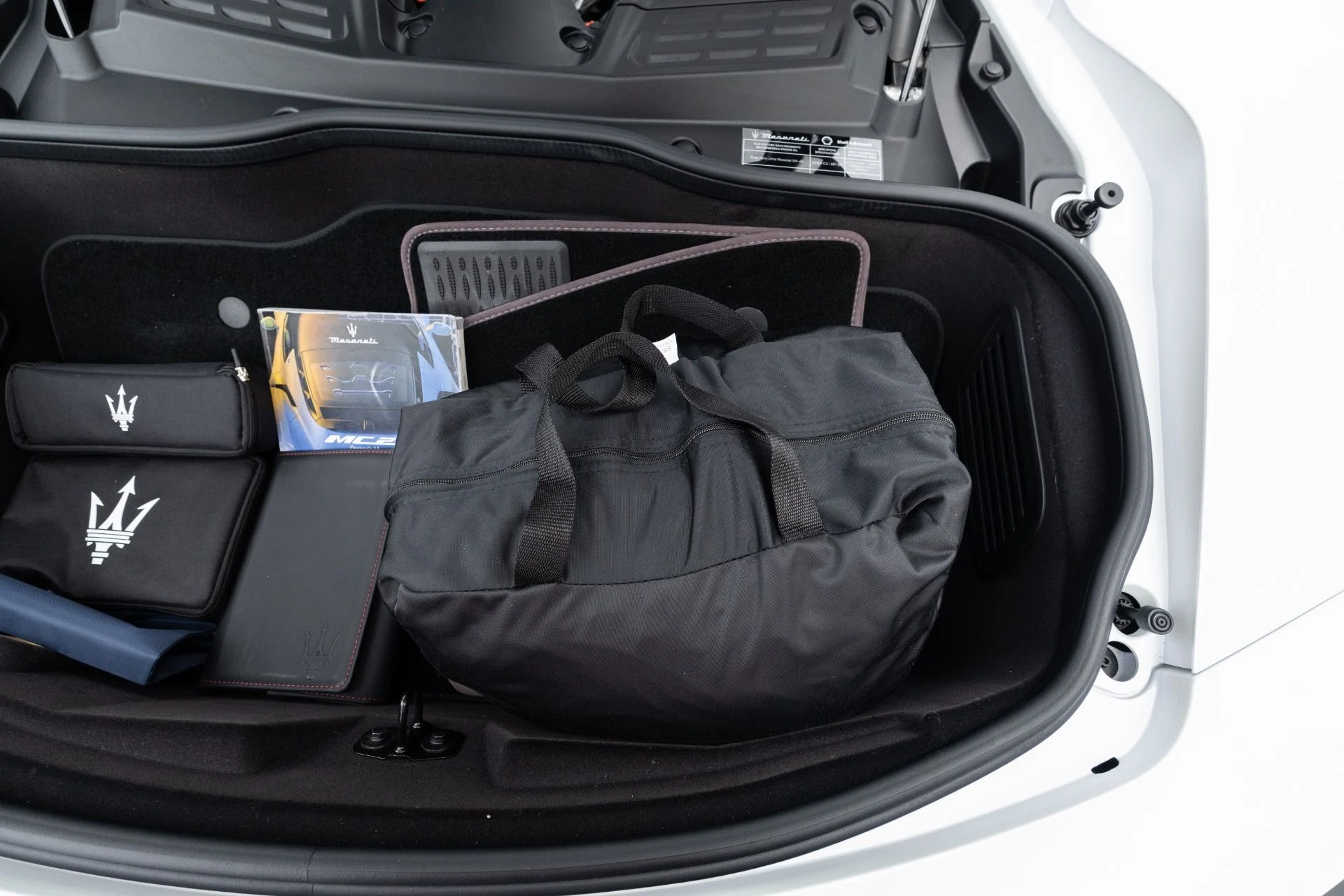 mph082_540091824_Used_2022_Maserati_MC_20_1777083905_50caeca1d8