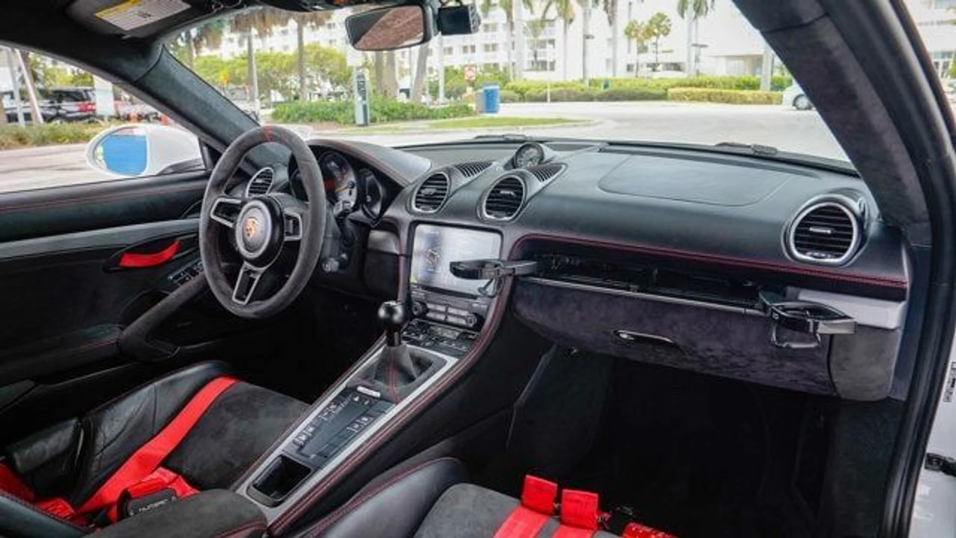 mph082_658829333_used_2020_porsche_718_cayman_gt4coupe_14354_22875819_83_640_81b7e7c9b3