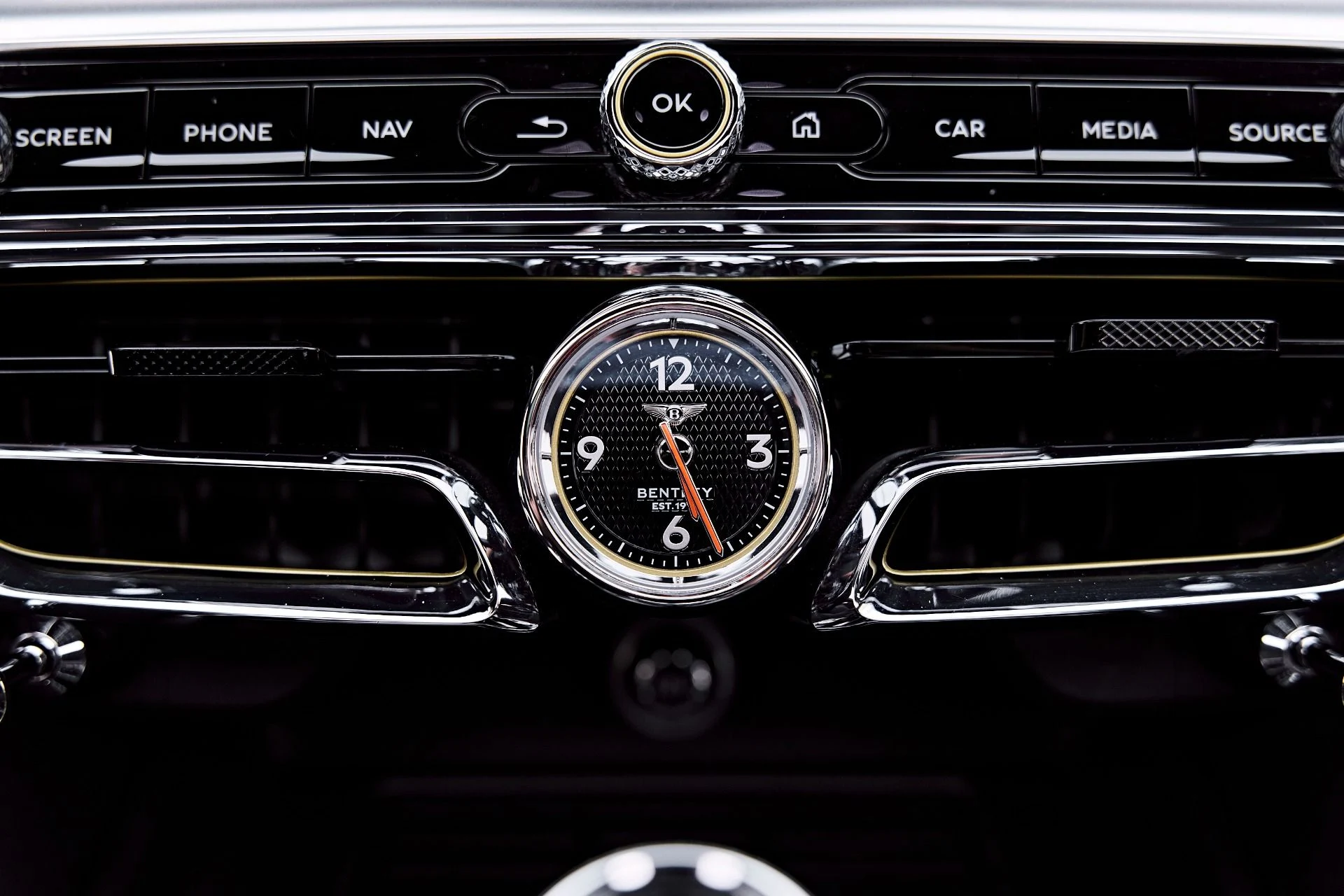 mph082_962706300_Used_2022_Bentley_Flying_Spur_V8_1786412595_d5f47bf810