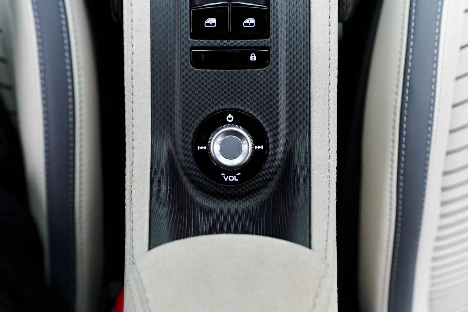 mph083_1118980345_Used_2023_Maserati_MC_20_Base_1753214645_7cf006e4e4