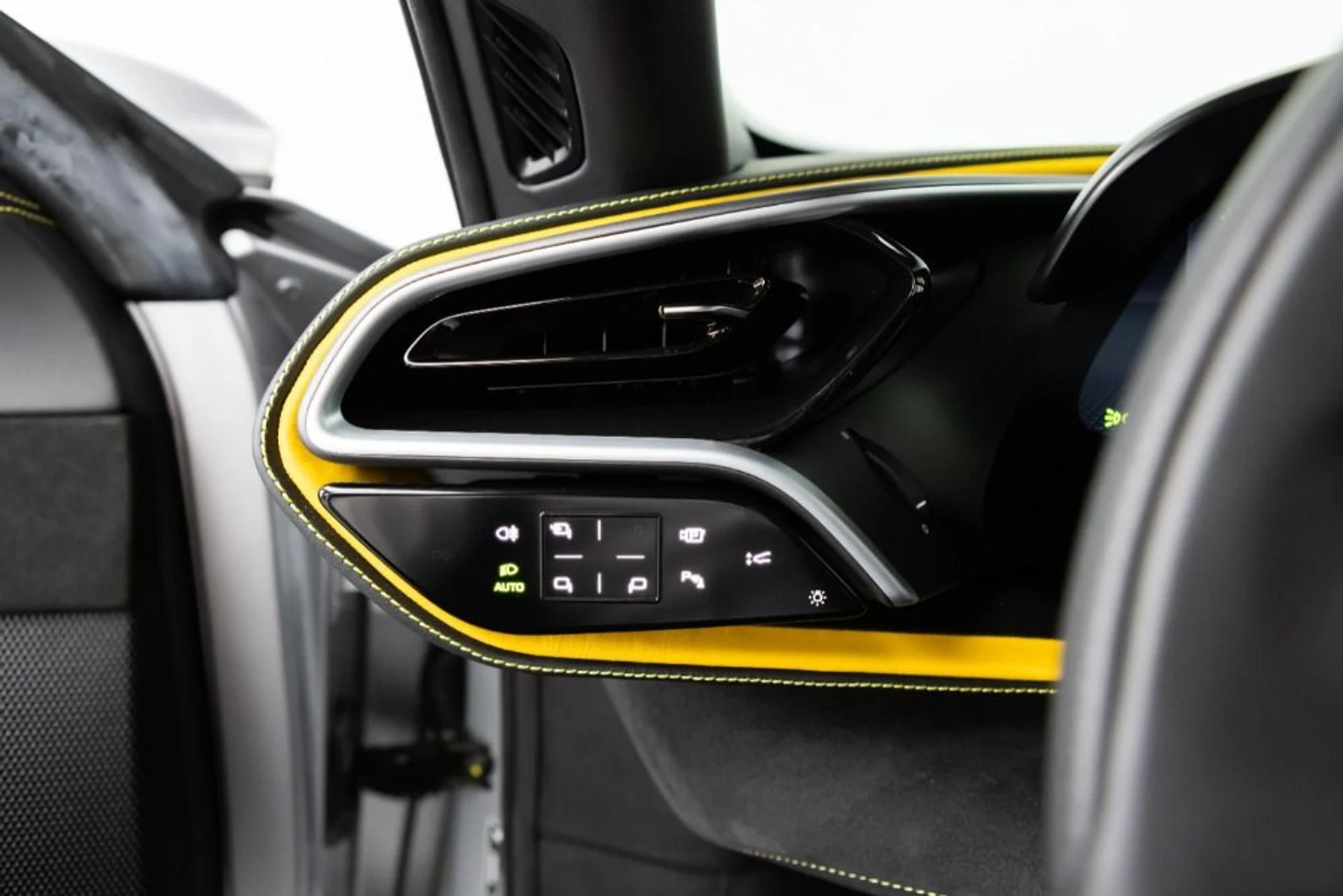 mph083_1298915803_Used_2024_Ferrari_296_GTB_f2f0128179