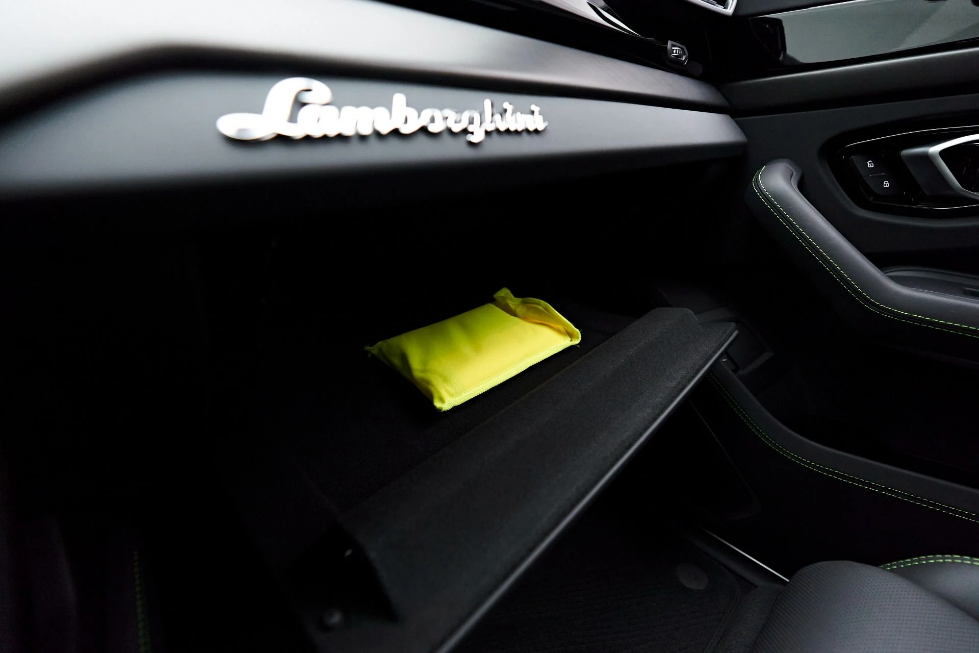 mph083_1344573751_Used_2023_Lamborghini_Urus_S_1692657144_833056eac4