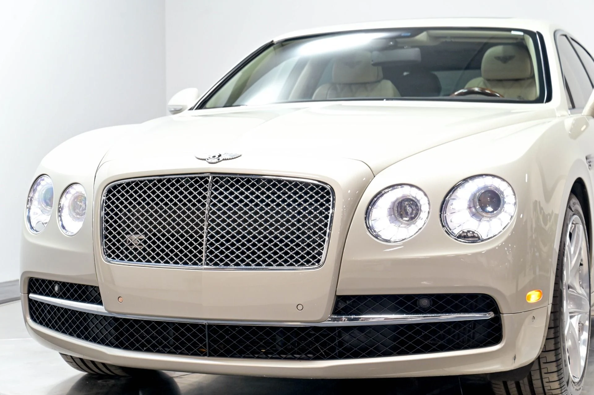 mph083_1522855657_Used_2015_Bentley_Flying_Spur_W12_1784214578_c8b3953d7b