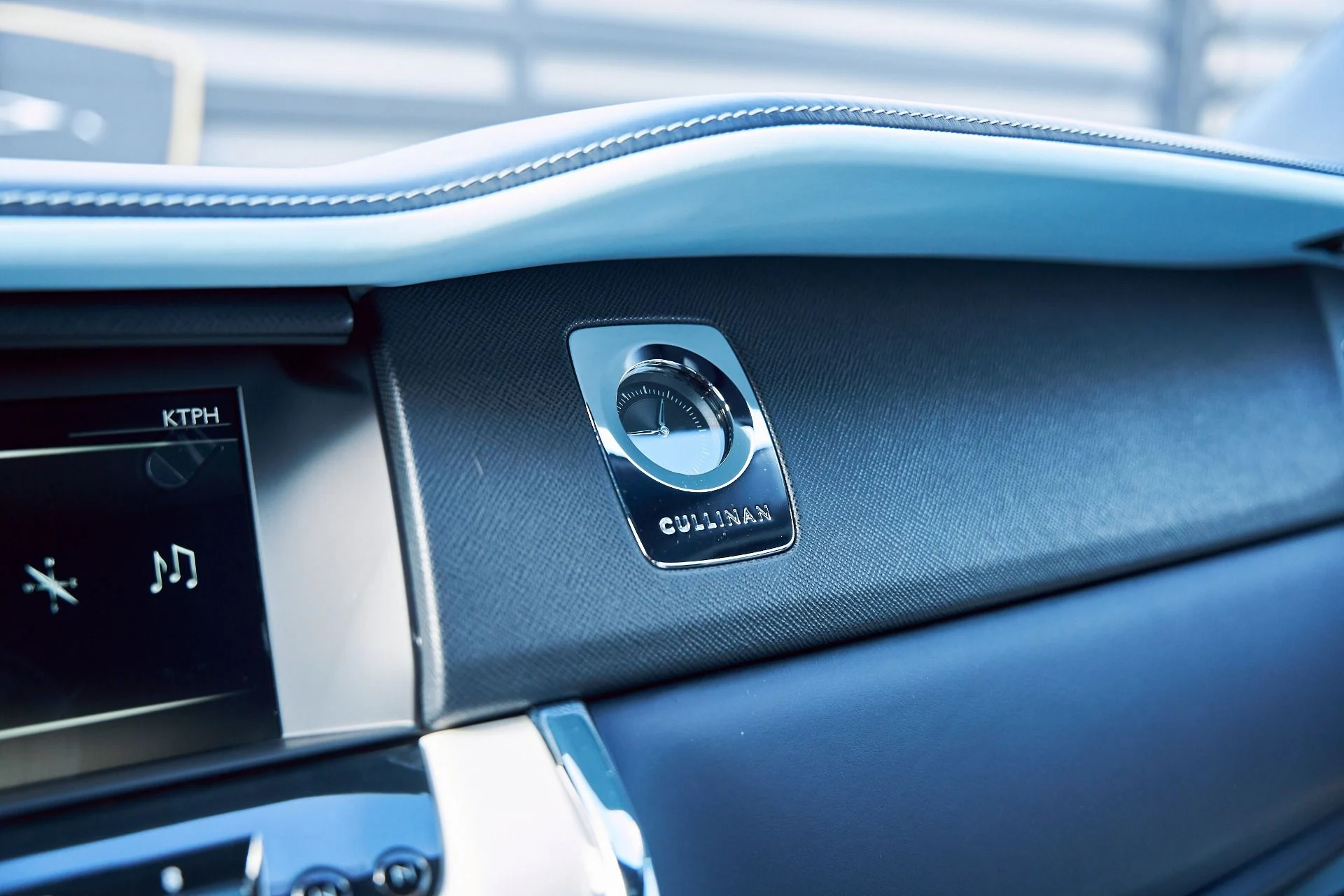 mph083_1641727292_Used_2022_Rolls_Royce_Cullinan_Base_1767400189_b0921a0386