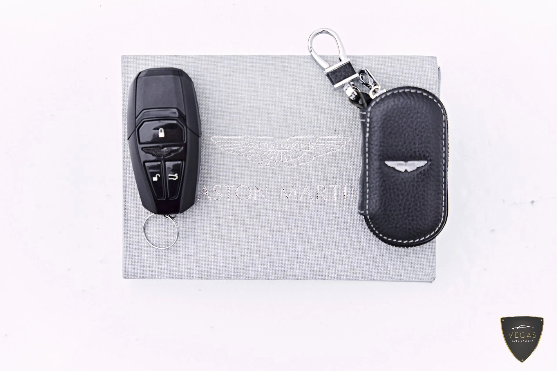 mph083_1669117528_Used_2021_Aston_Martin_DBS_Superleggera_1785181634_b58f5164e7