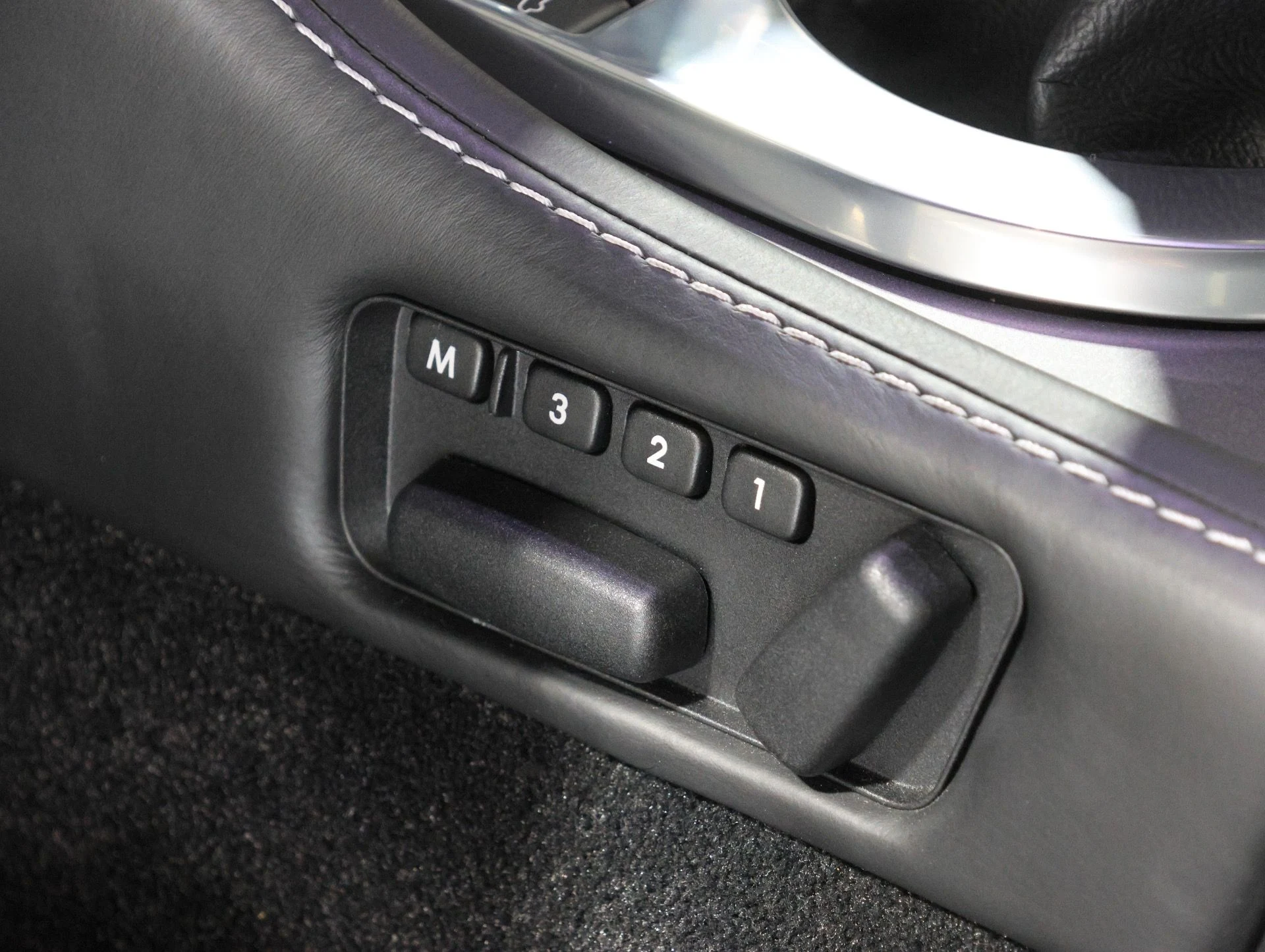 mph083_1811845045_Used_2012_Aston_Martin_V12_Vantage_Rare_6_Speed_Manual_Over_200_K_MSRP_20_K_In_Recent_Maintenance_1770846605_468da91fb9