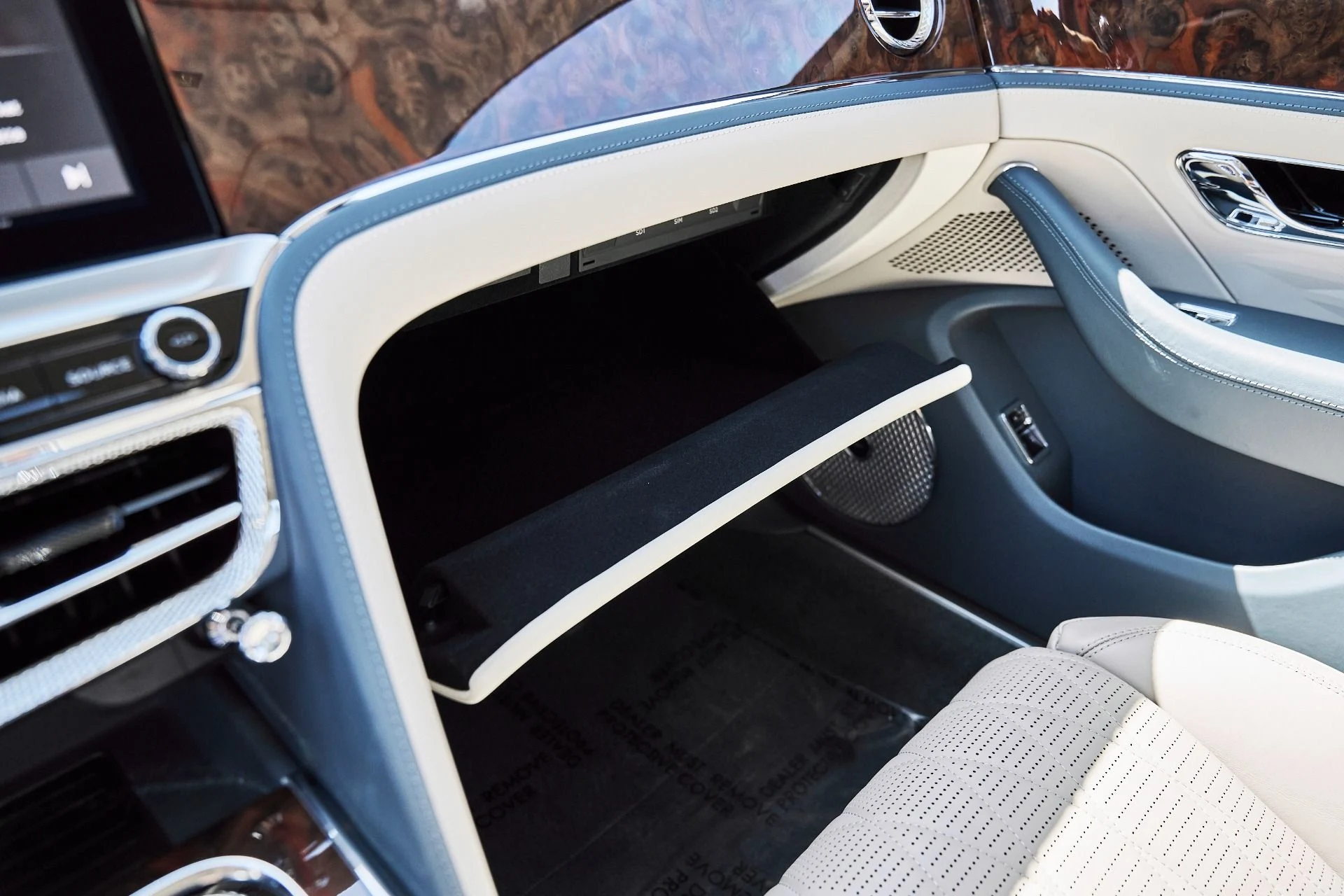 mph083_2014920091_Used_2022_Bentley_Flying_Spur_W12_1781229112_94d99fbde8