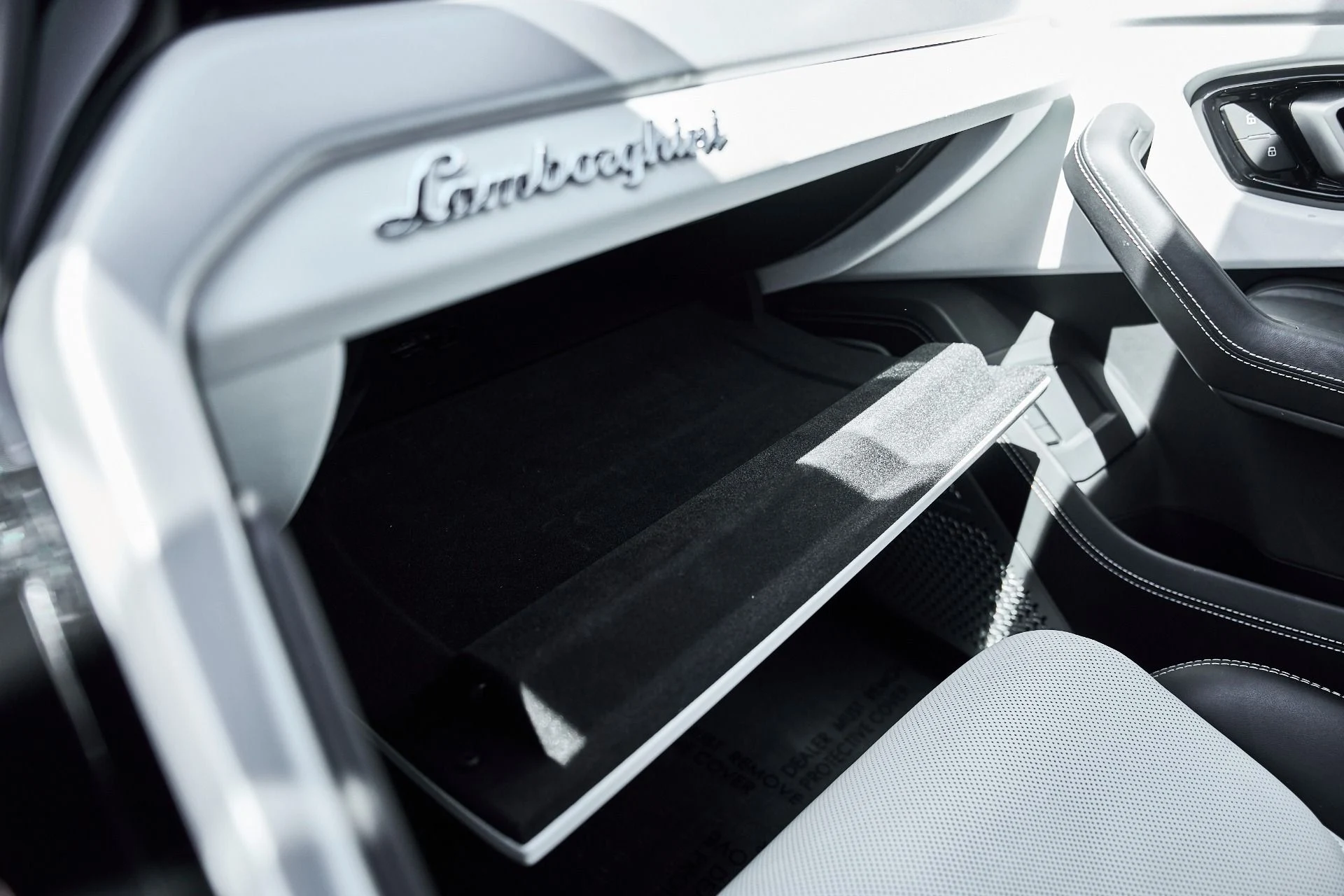 mph083_2201951225_Used_2019_Lamborghini_Urus_Base_1776301949_68e6db825b