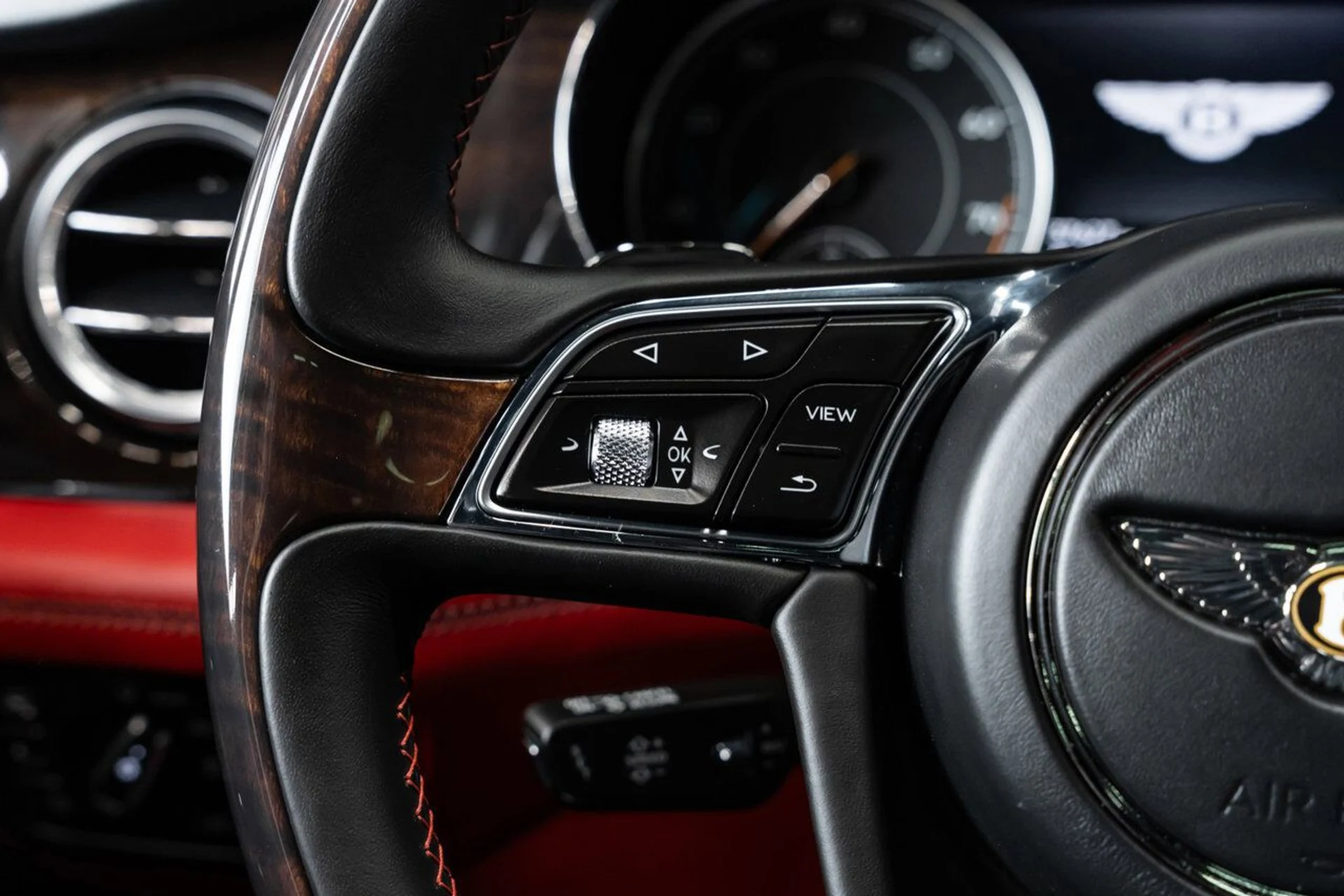 mph083_2269926060_bentley_bentayga_2019_37b5a8023d