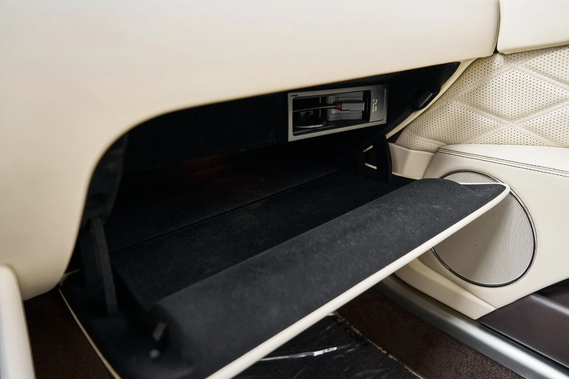 mph083_2306140178_Used_2015_Bentley_Flying_Spur_V8_1769278461_85659cb3fa