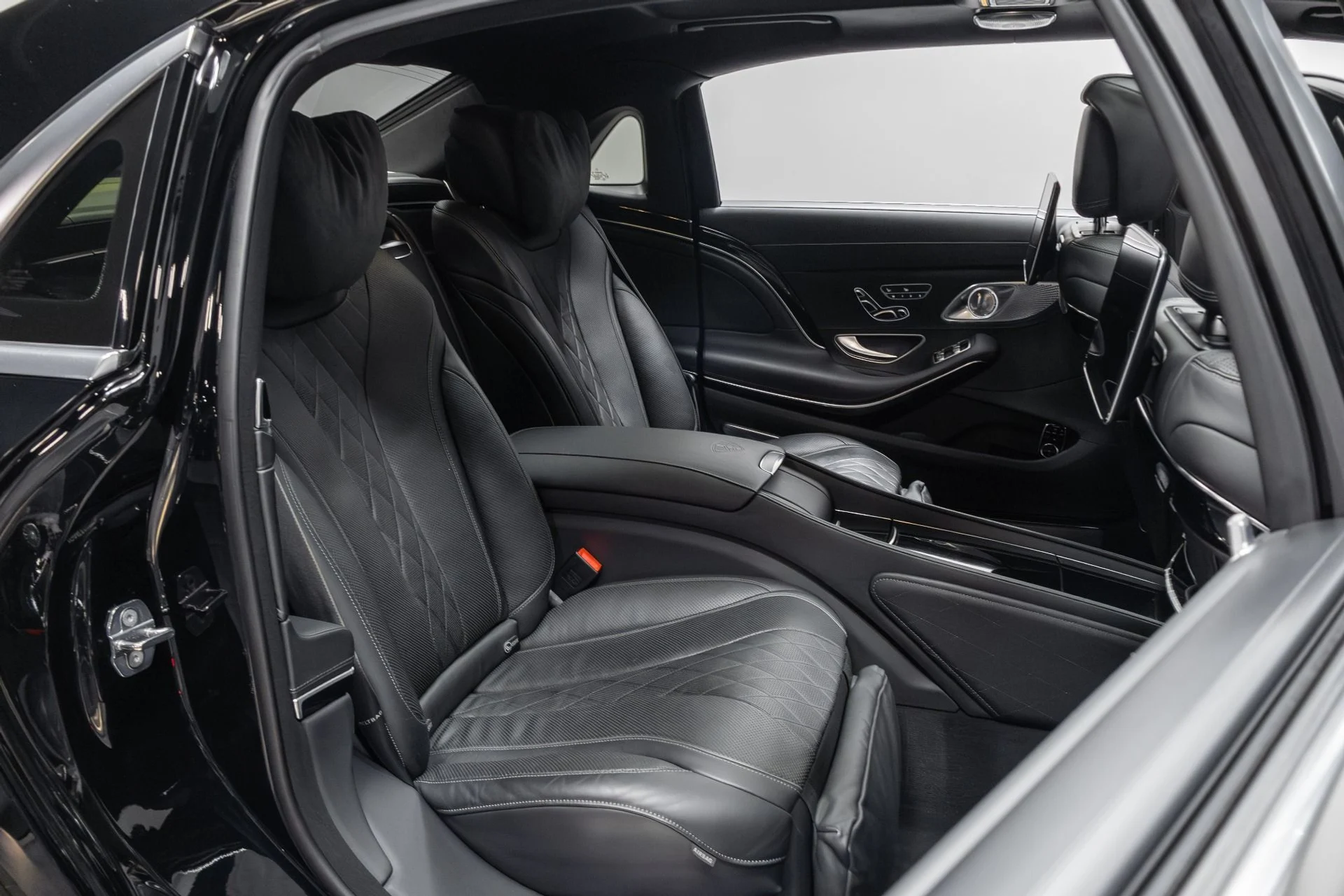 mph083_2475764875_Used_2019_Mercedes_Benz_S_Class_Maybach_S_650_1763220907_36be2da2f6