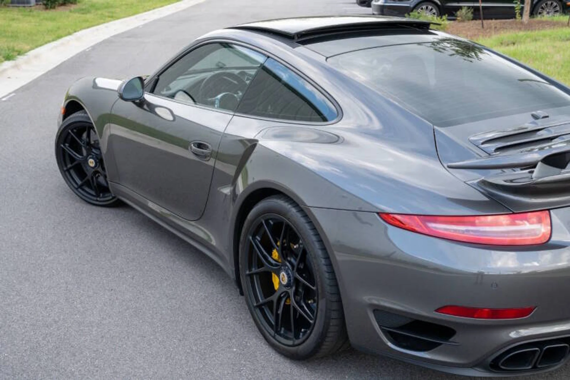 mph083_2662960423_2016_porsche_911_turbo_s_awd_2dr_coupe_ca809746b2