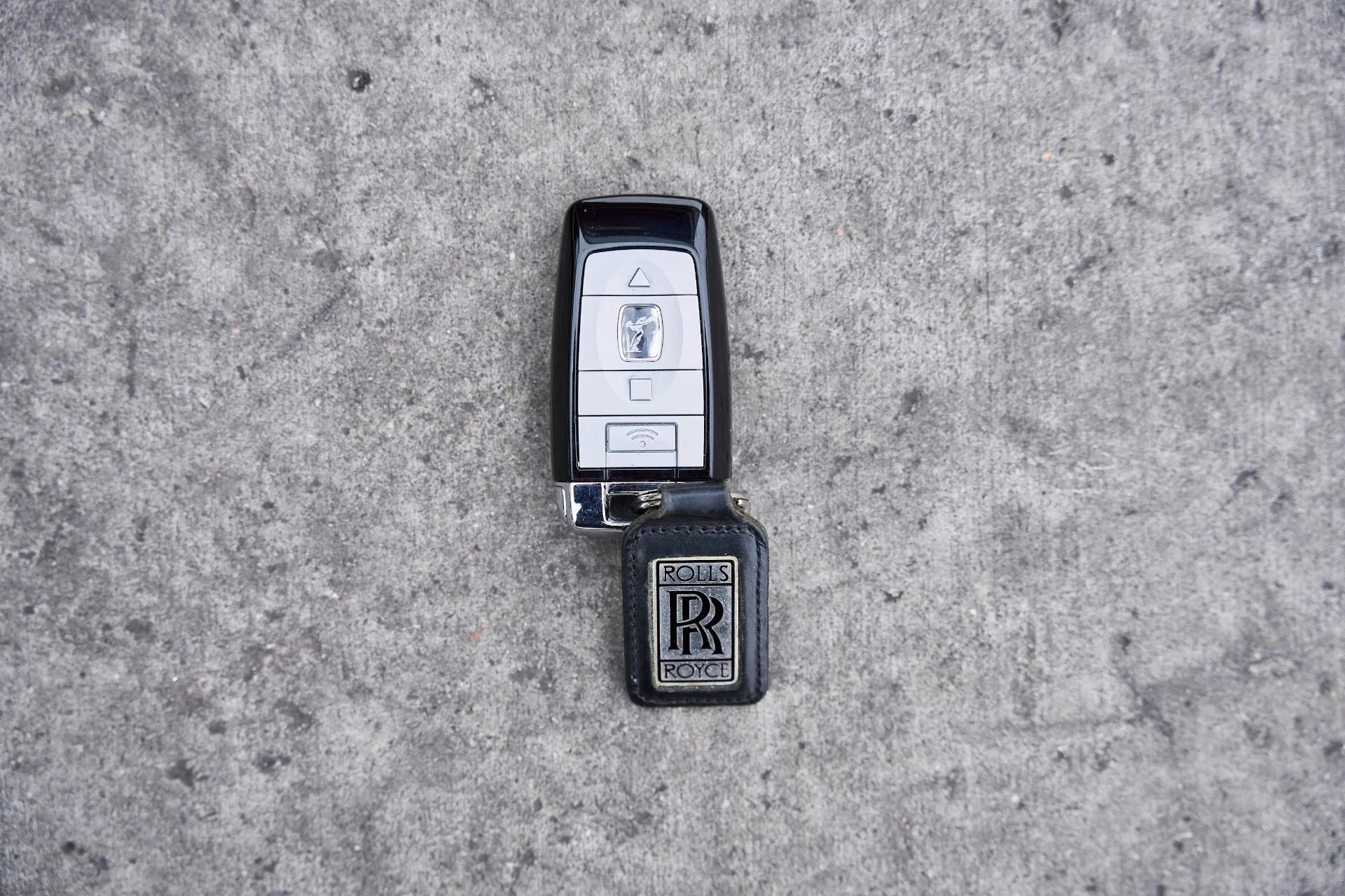 mph083_2674034023_Used_2019_Rolls_Royce_Ghost_Base_1767224414_b3efe90b4c