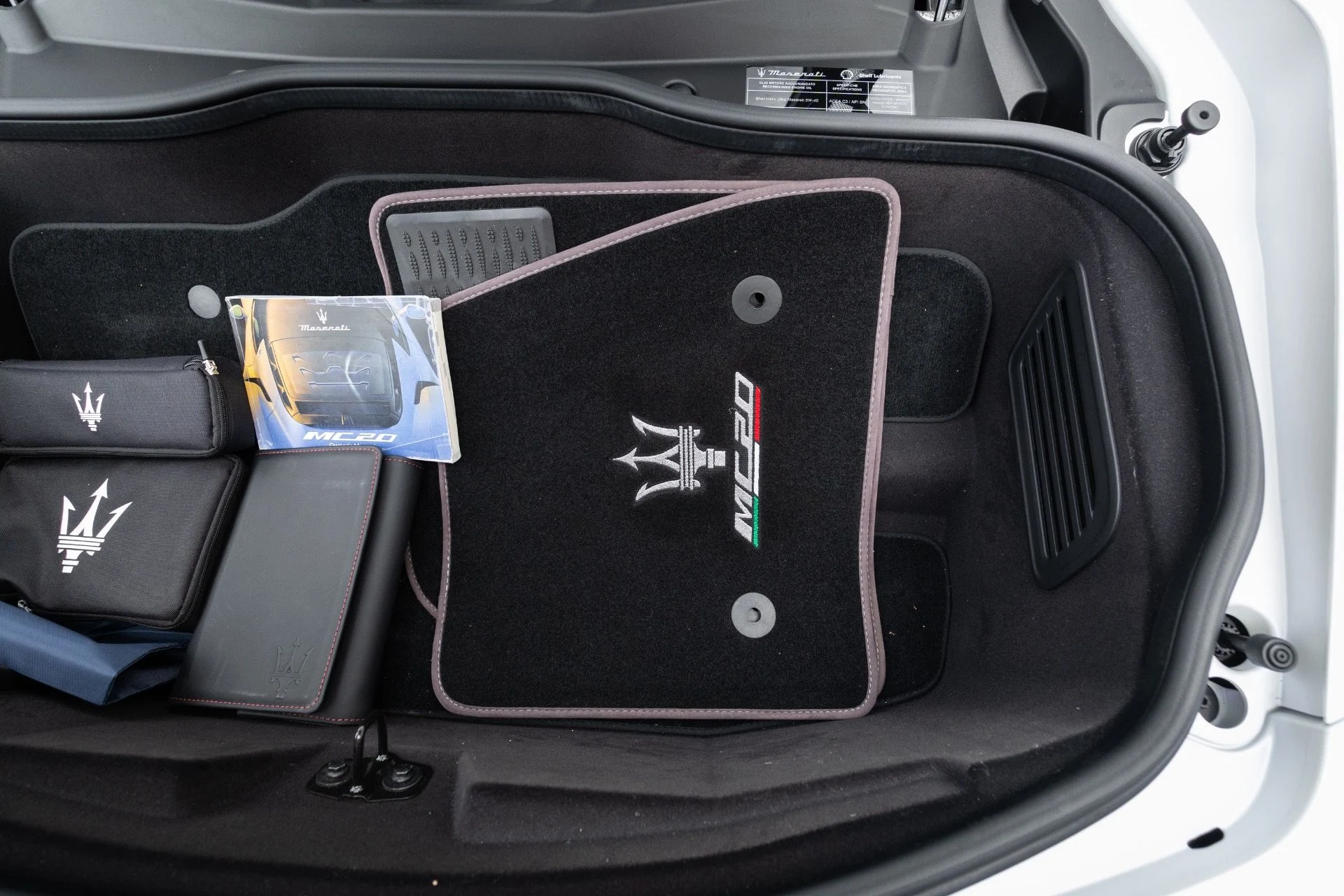 mph083_2692686925_Used_2022_Maserati_MC_20_1777083905_89099519d8