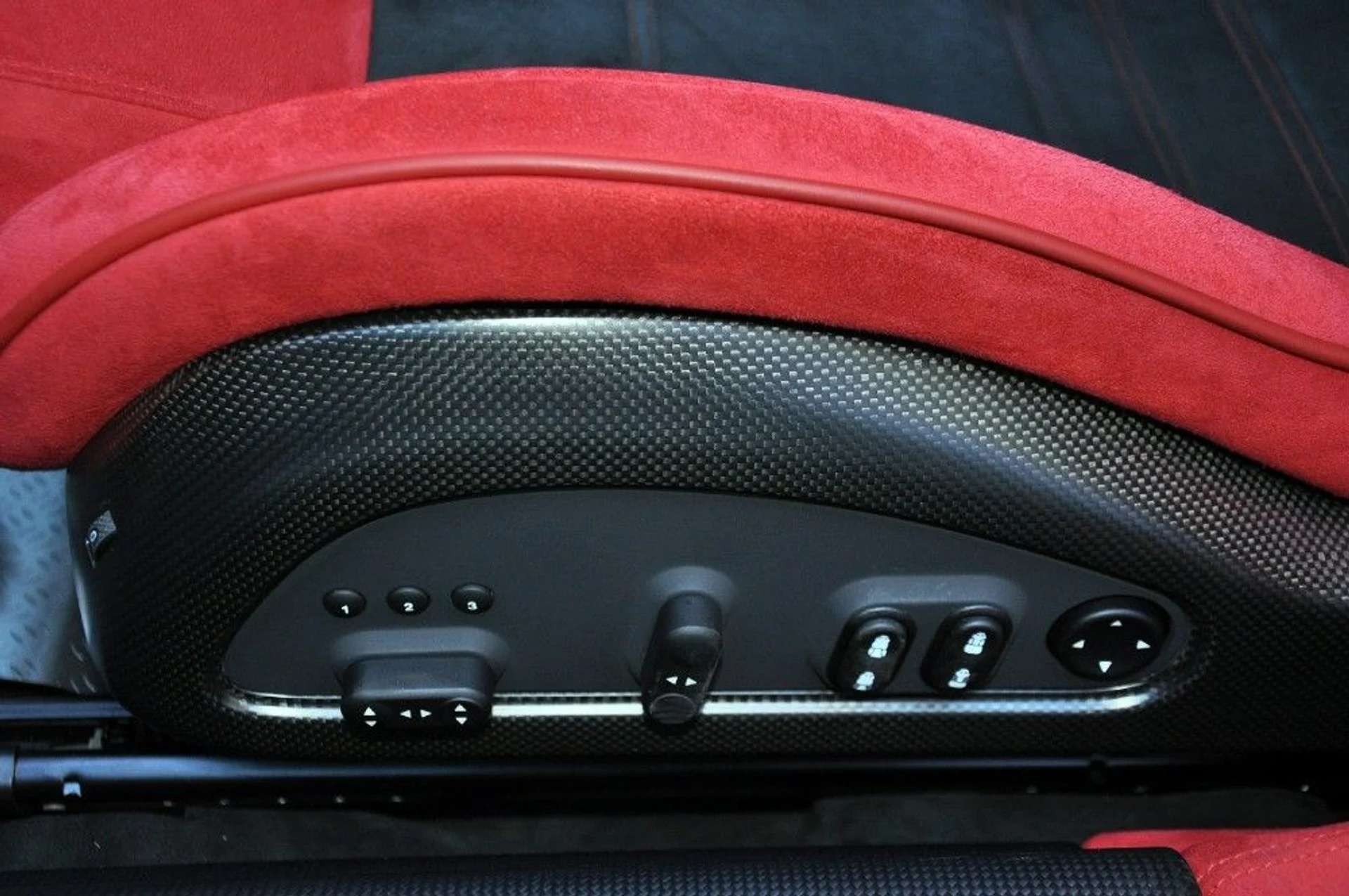 mph083_2700612790_82_p84_l_a9b898cd85