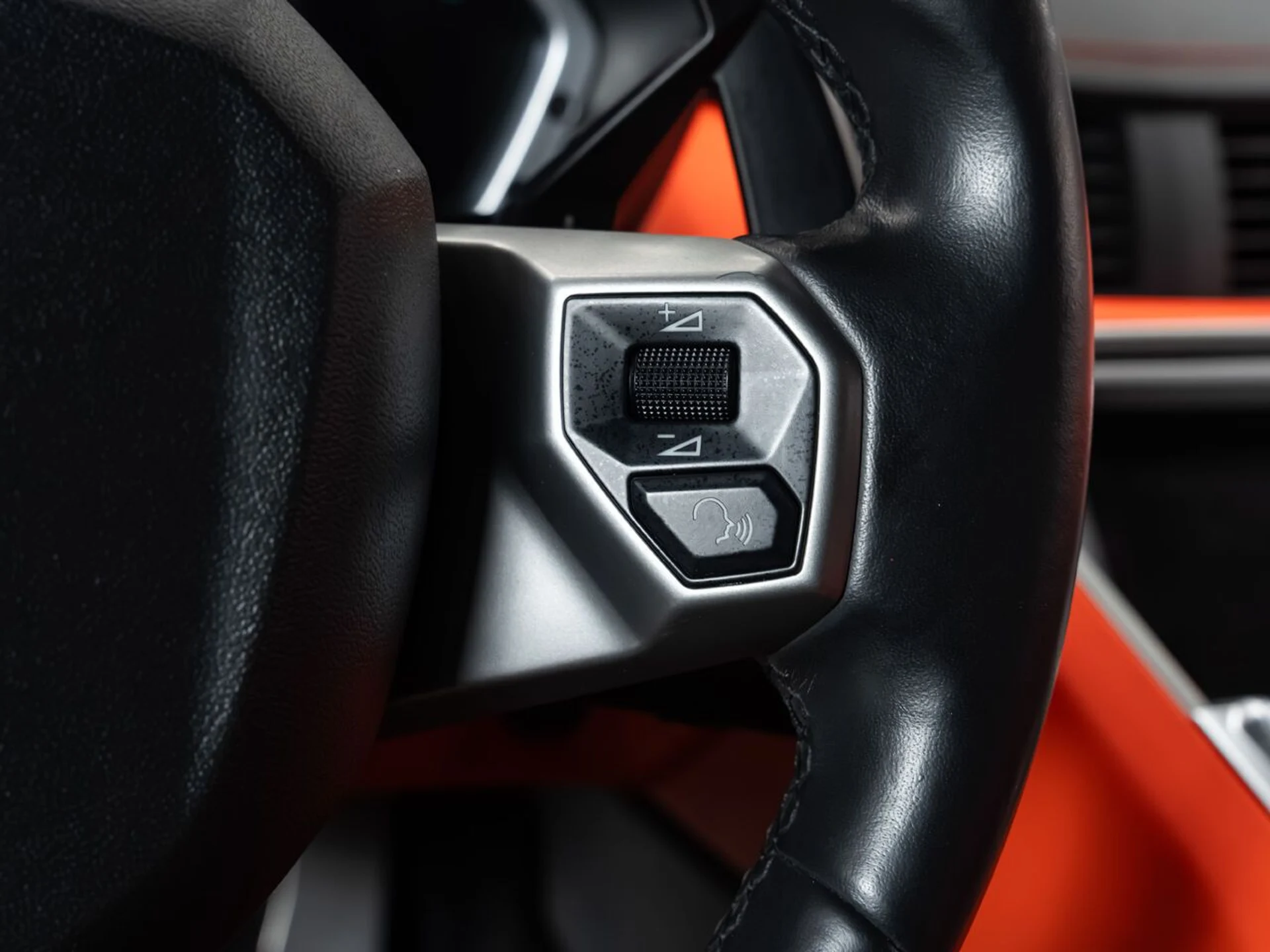 mph083_2719926480_lamborghini_aventador_2015_0f0423d1b8