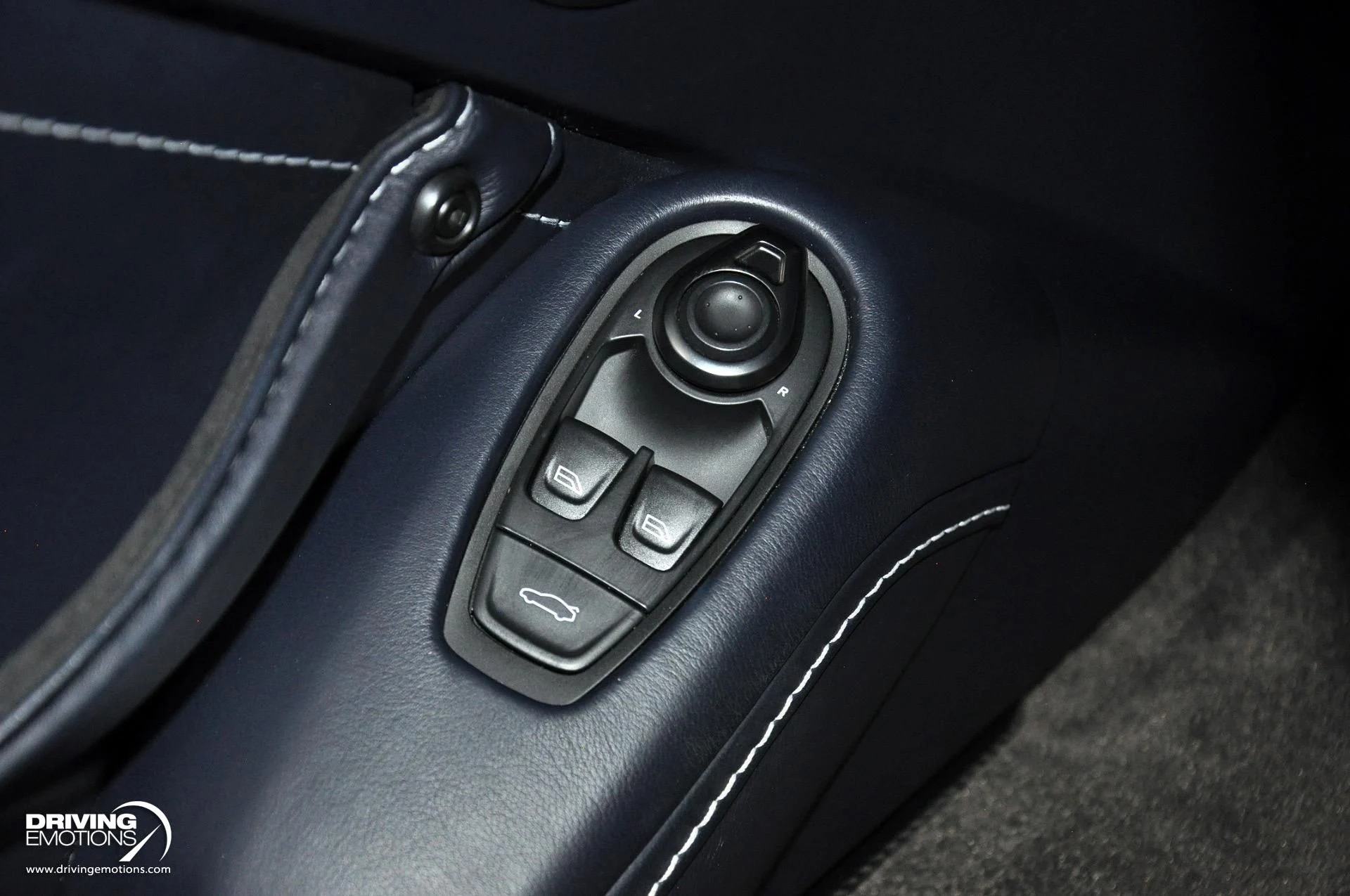 mph083_2955307934_880_p84_l_5af0d613f3