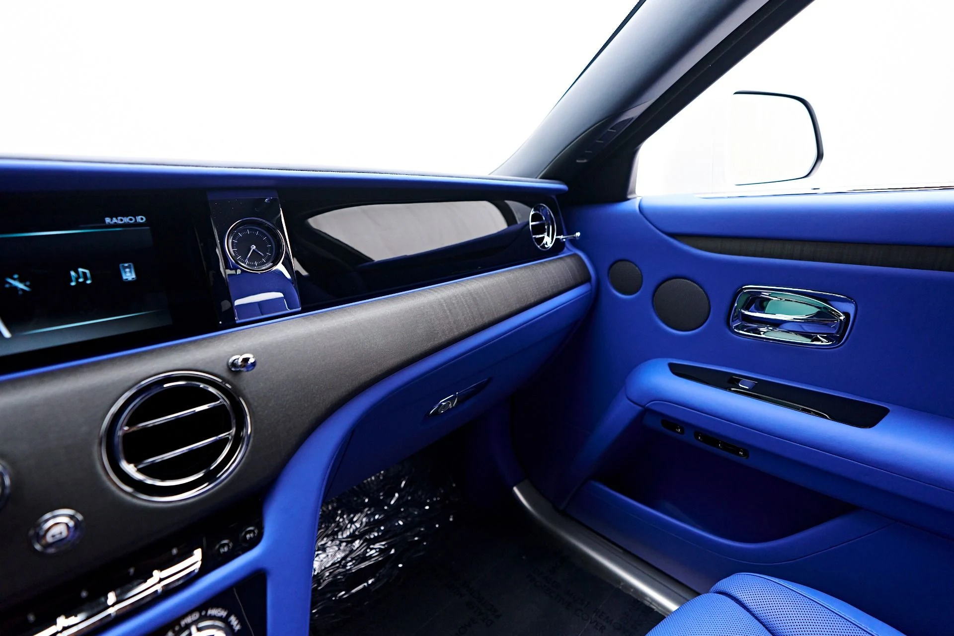 mph083_3215749552_Used_2024_Rolls_Royce_Ghost_Base_1757190875_782689ceba