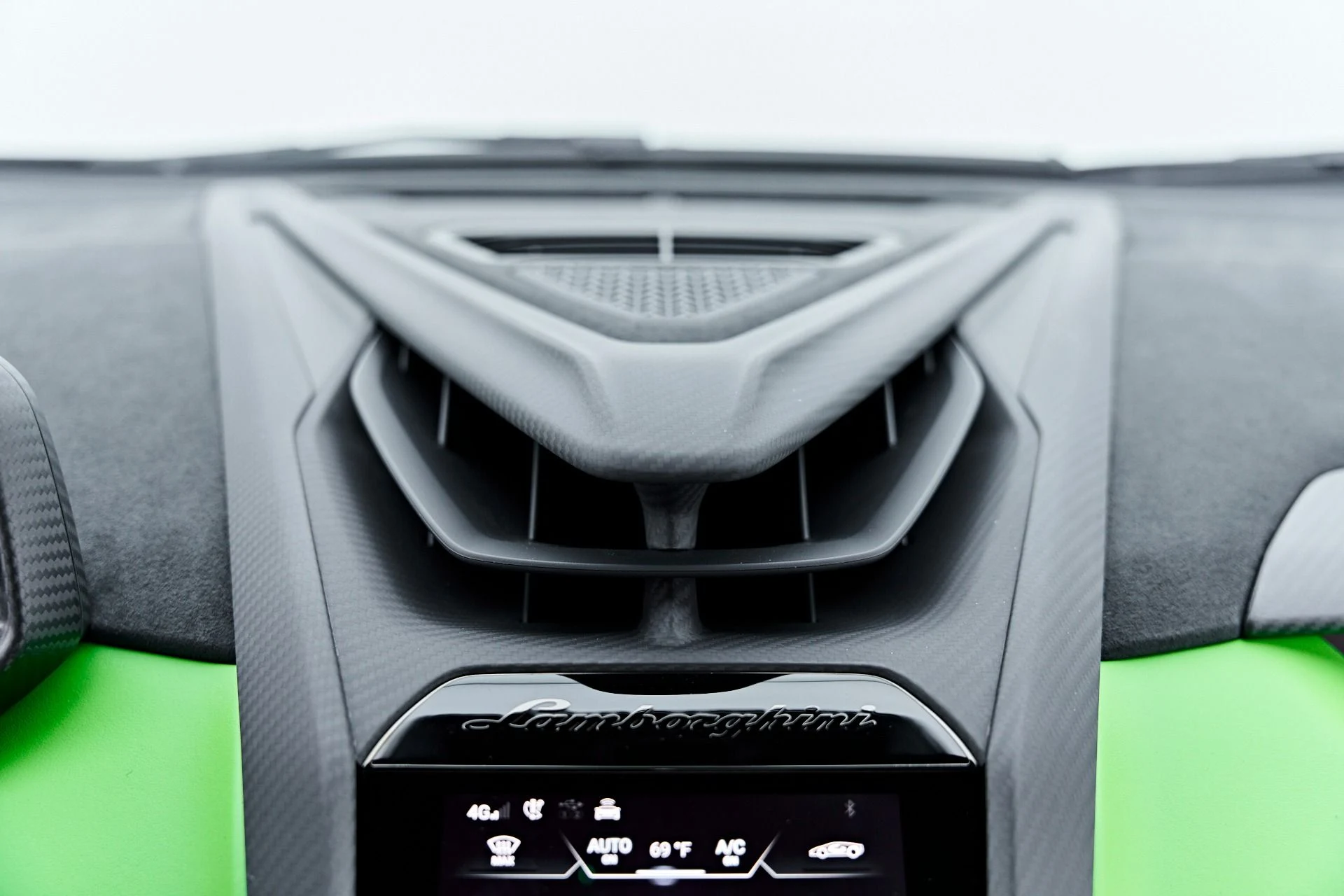 mph083_3303724090_Used_2025_Lamborghini_Revuelto_Base_1785289427_a995a63e0a