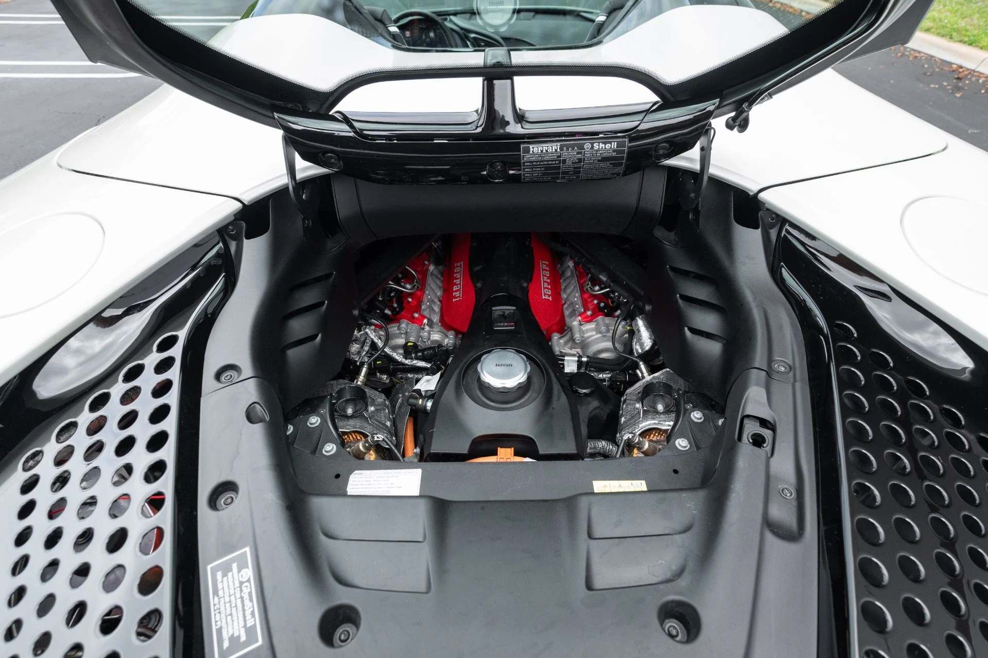 mph083_3362141223_Used_2024_Ferrari_SF_90_Spider_1775624639_79aa072642