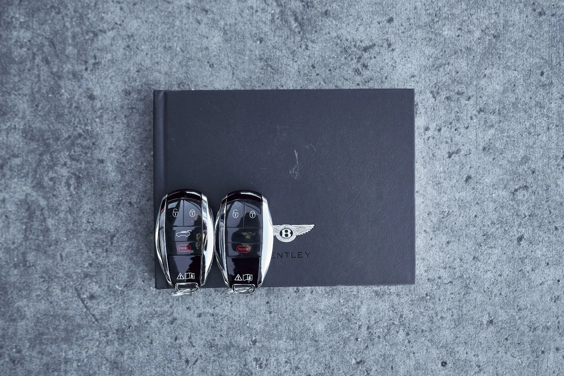 mph083_3389866016_Used_2025_Bentley_Bentayga_S_Black_Edition_1764904306_58a8678450