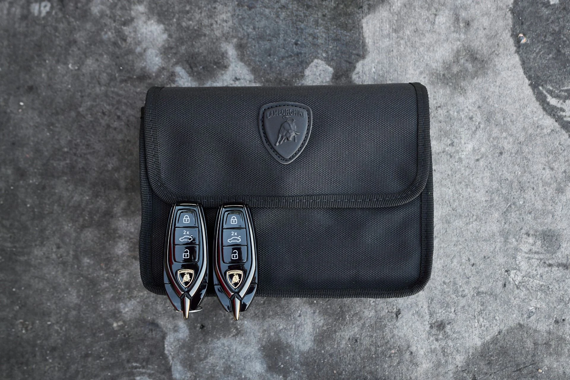 mph083_3527068947_Used_2025_Lamborghini_Urus_SE_1763680399_f0be9ae7c6