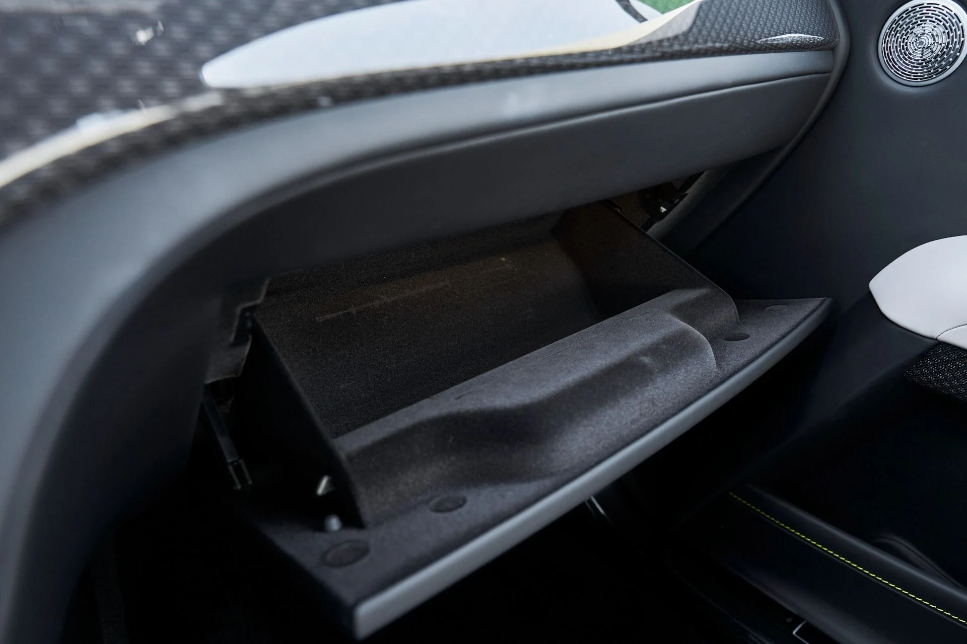 mph083_3547103376_Used_2025_Rolls_Royce_Ghost_Black_Badge_1769049620_17c23d51b8