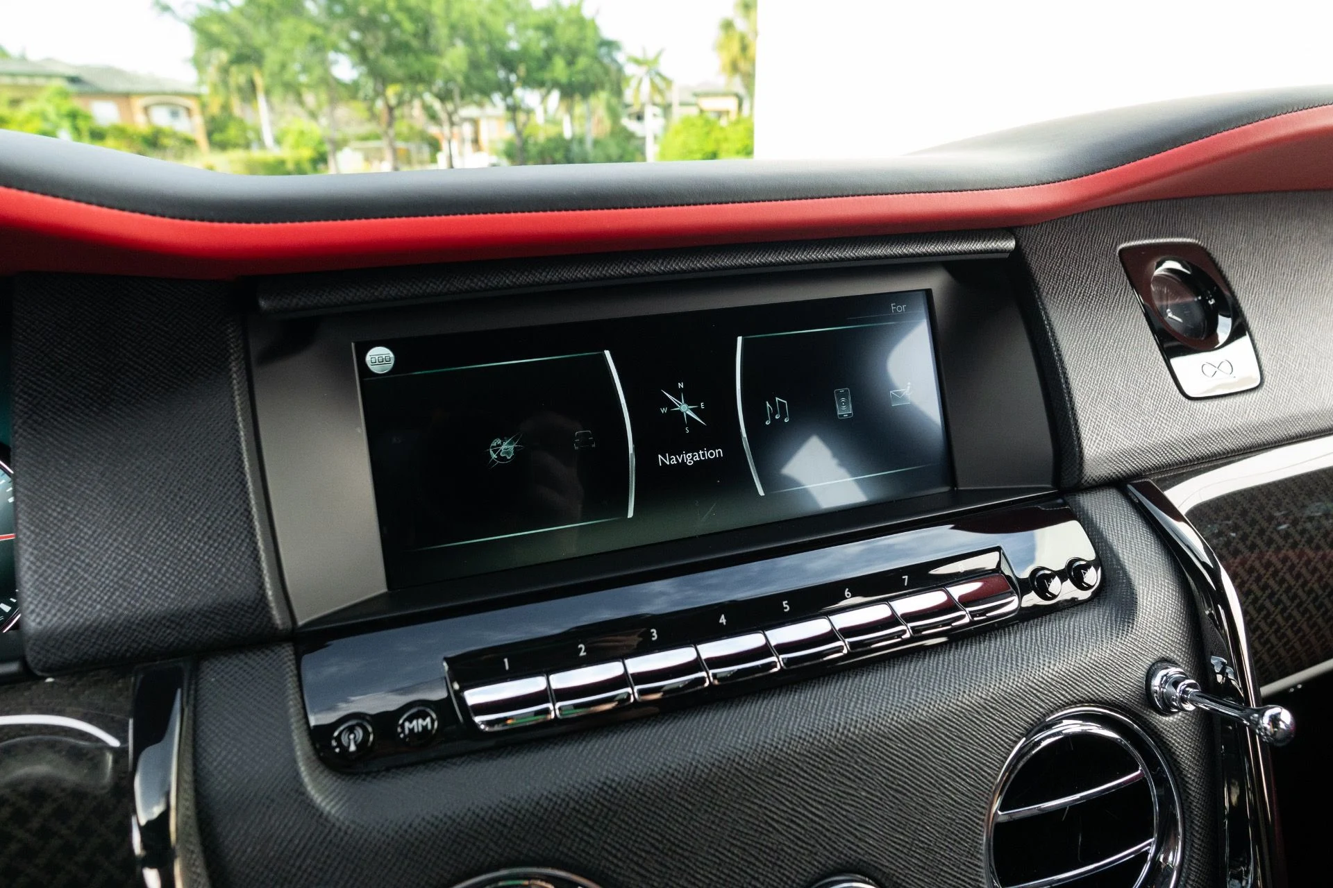 mph083_3669536220_Used_2022_Rolls_Royce_Black_Badge_Cullinan_1776130970_c4903fc5fb