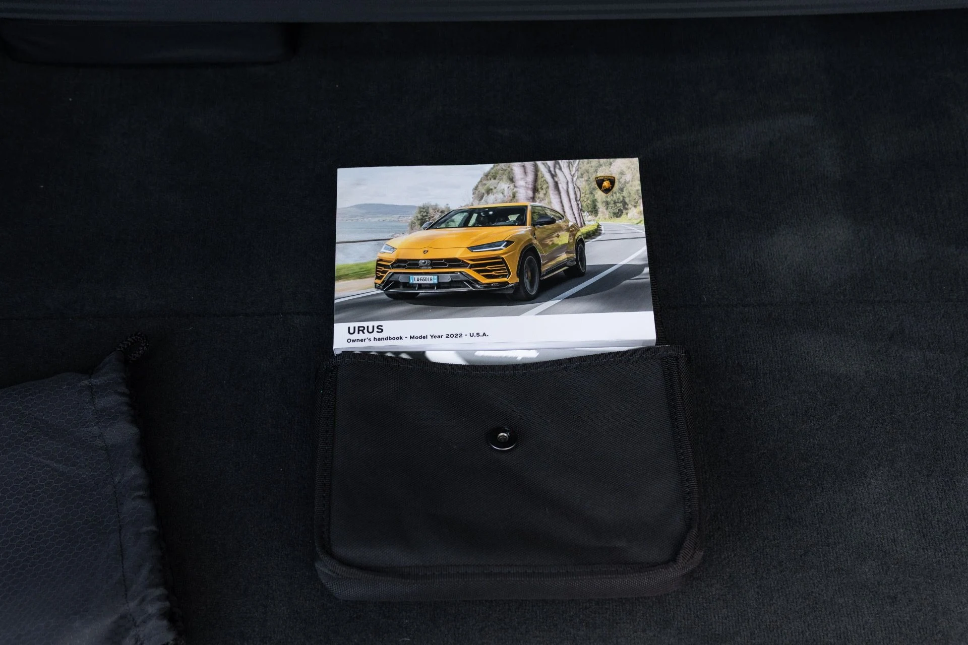 mph083_4130125487_Used_2022_Lamborghini_Urus_1776127481_f95278b914